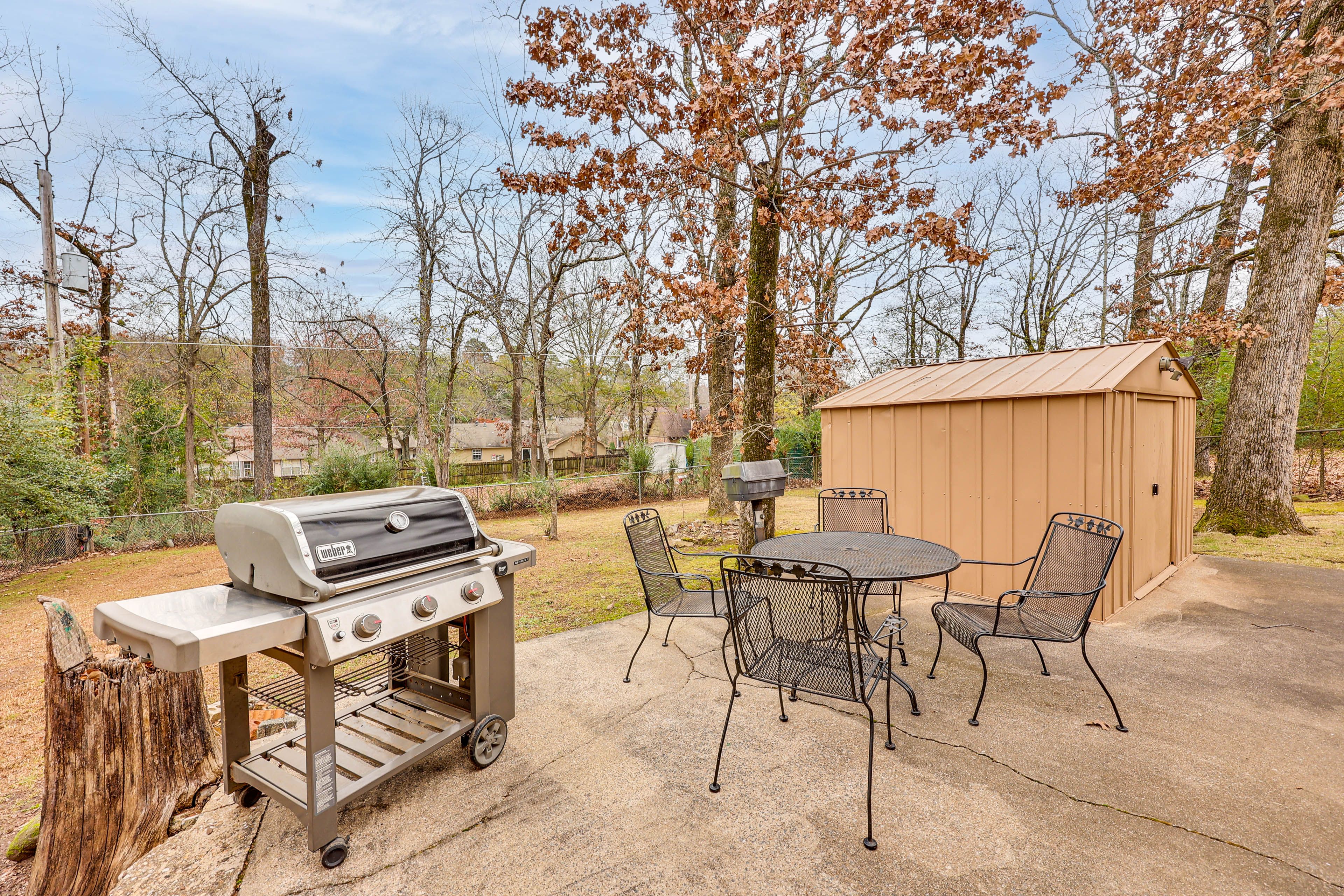House Exterior | Patio | Dining Area | Gas Grill | Fenced Yard