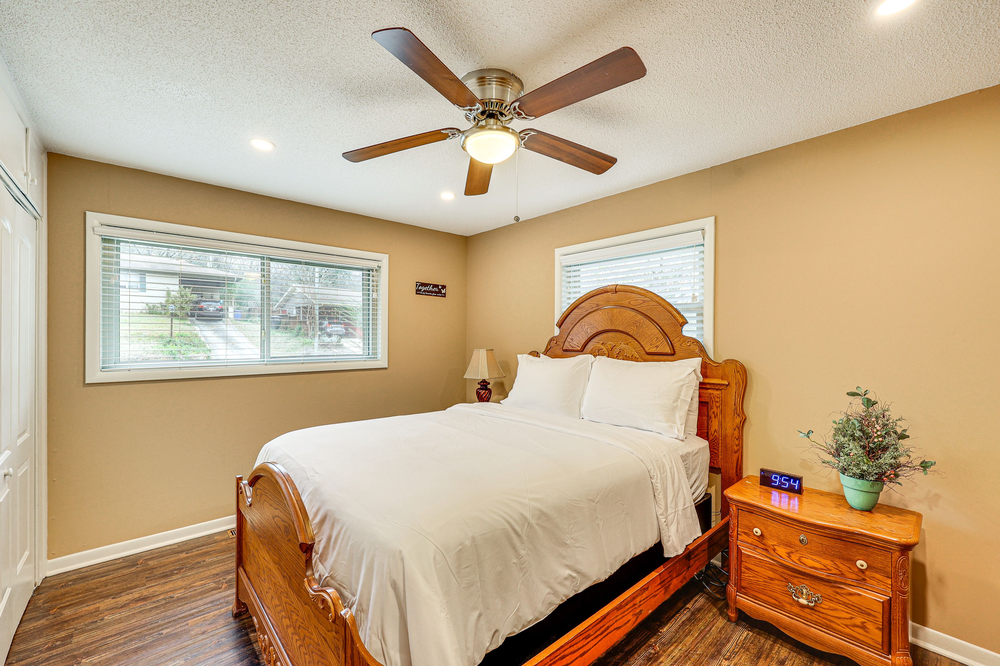 Bedroom 1 | Queen Bed | Smart TV