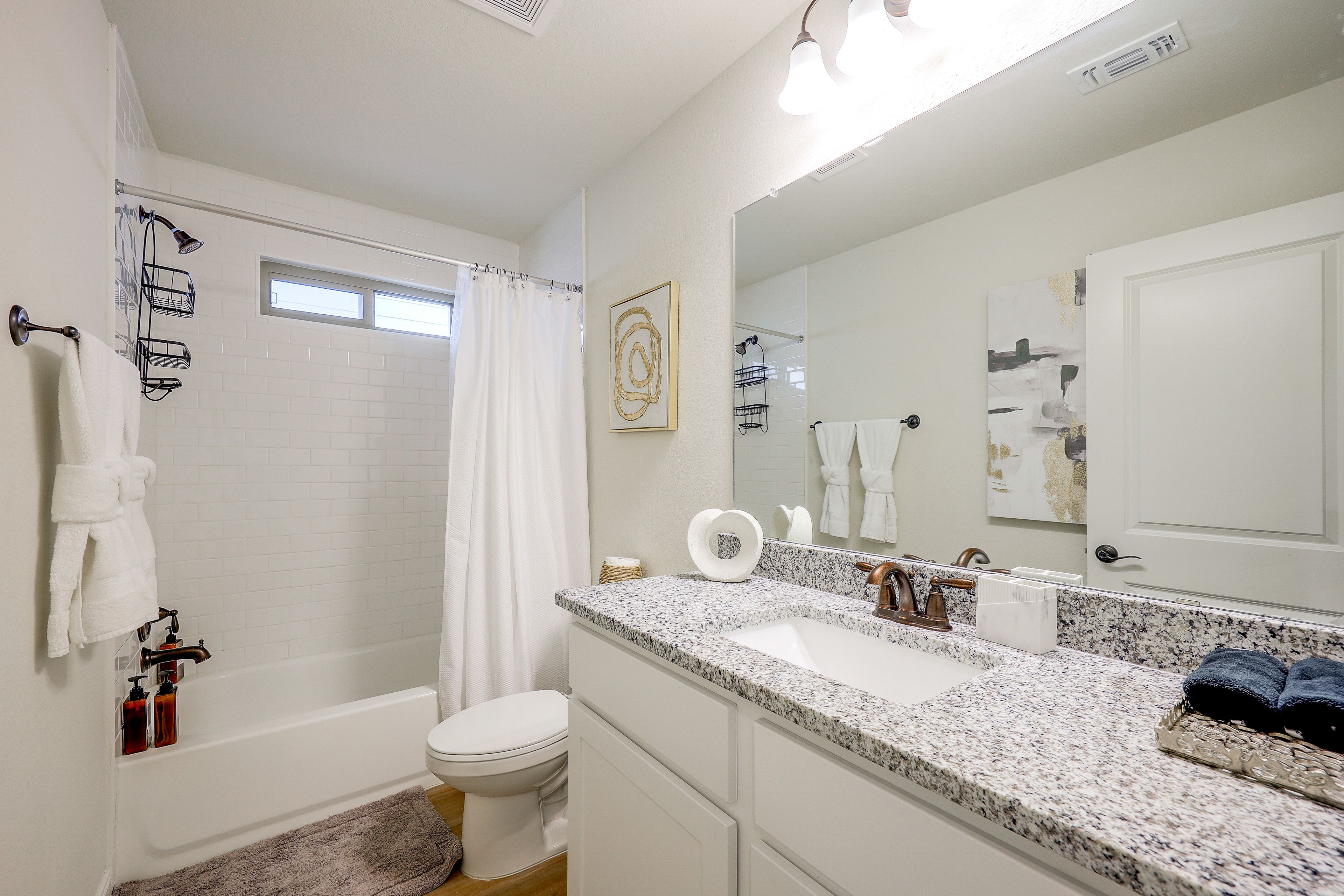 Bathroom | 2nd Floor