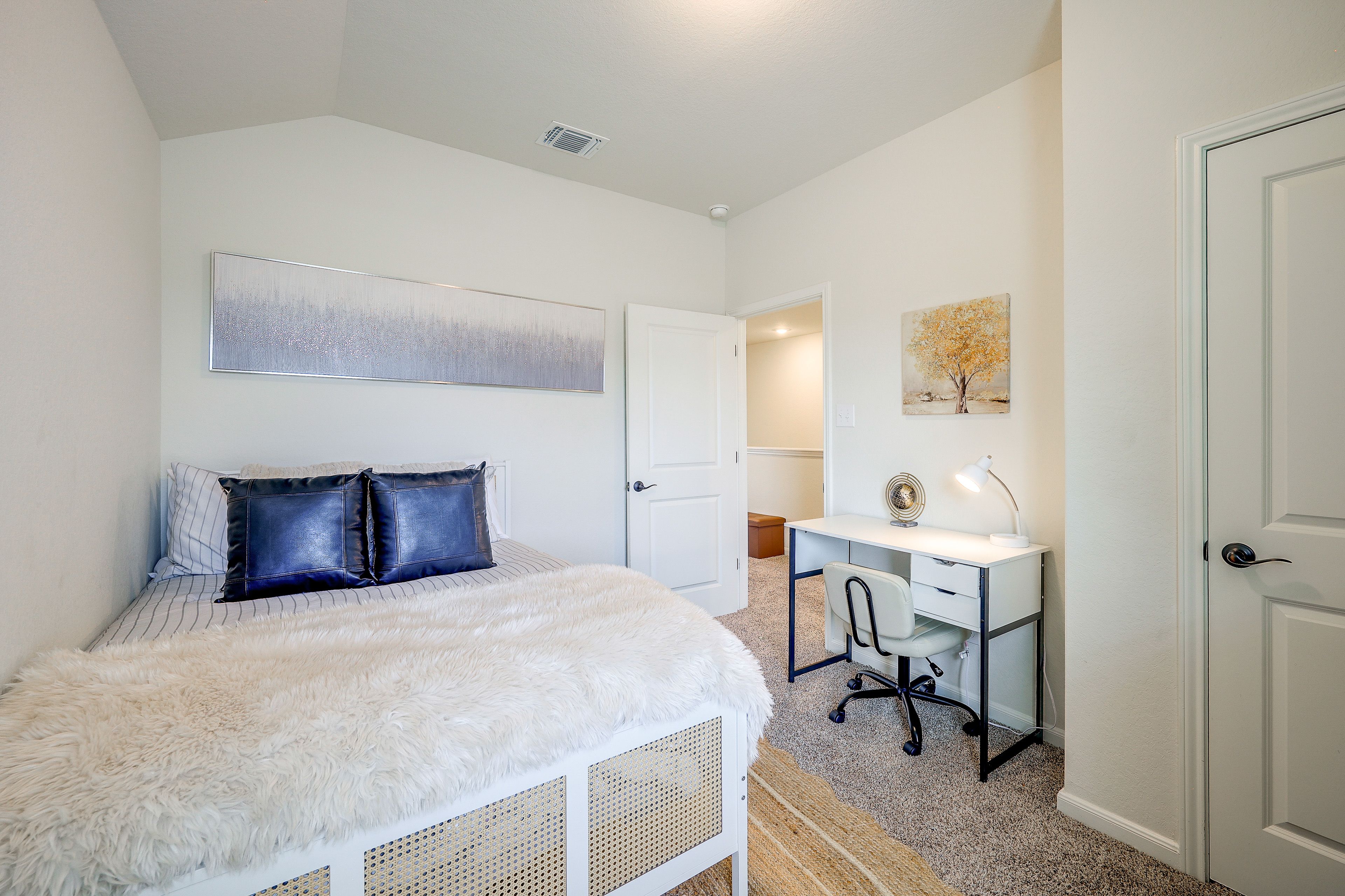 Bedroom 2 | Full Bed | 2nd Floor