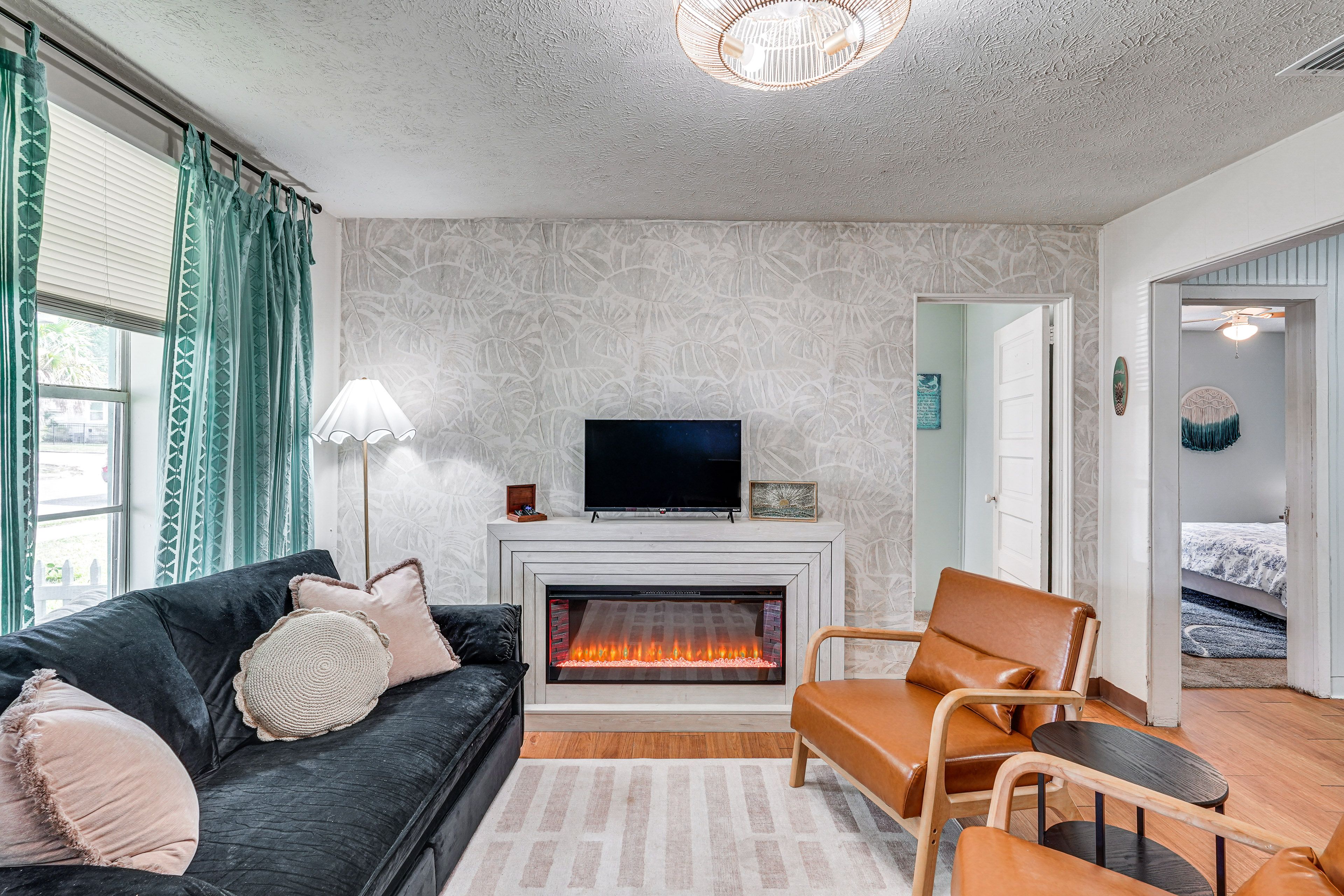 Living Room | Free WiFi | Central Heating & A/C | Smart TV | Full Sleeper Sofa