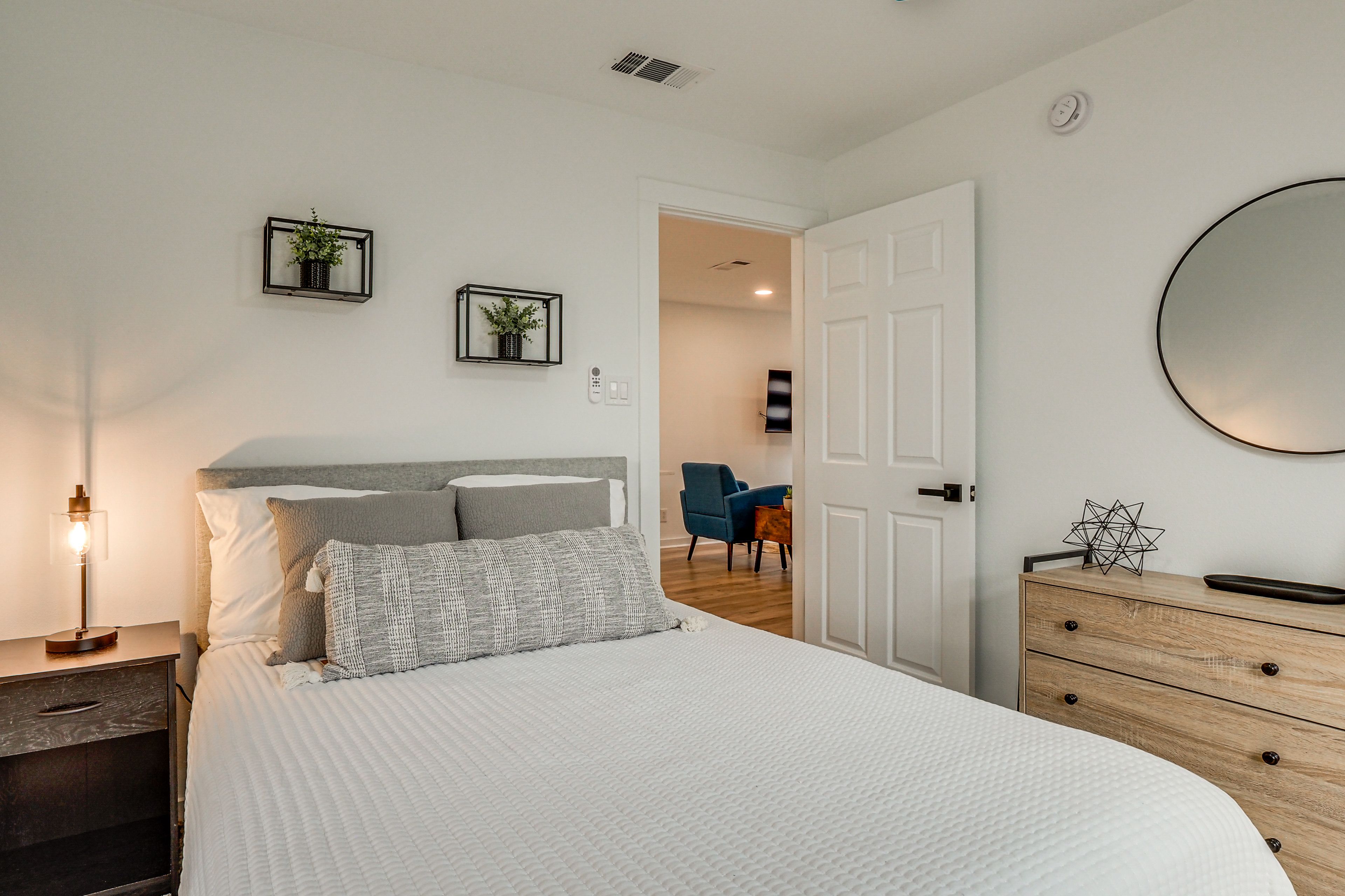 Bedroom 2 | Full Bed | Desk