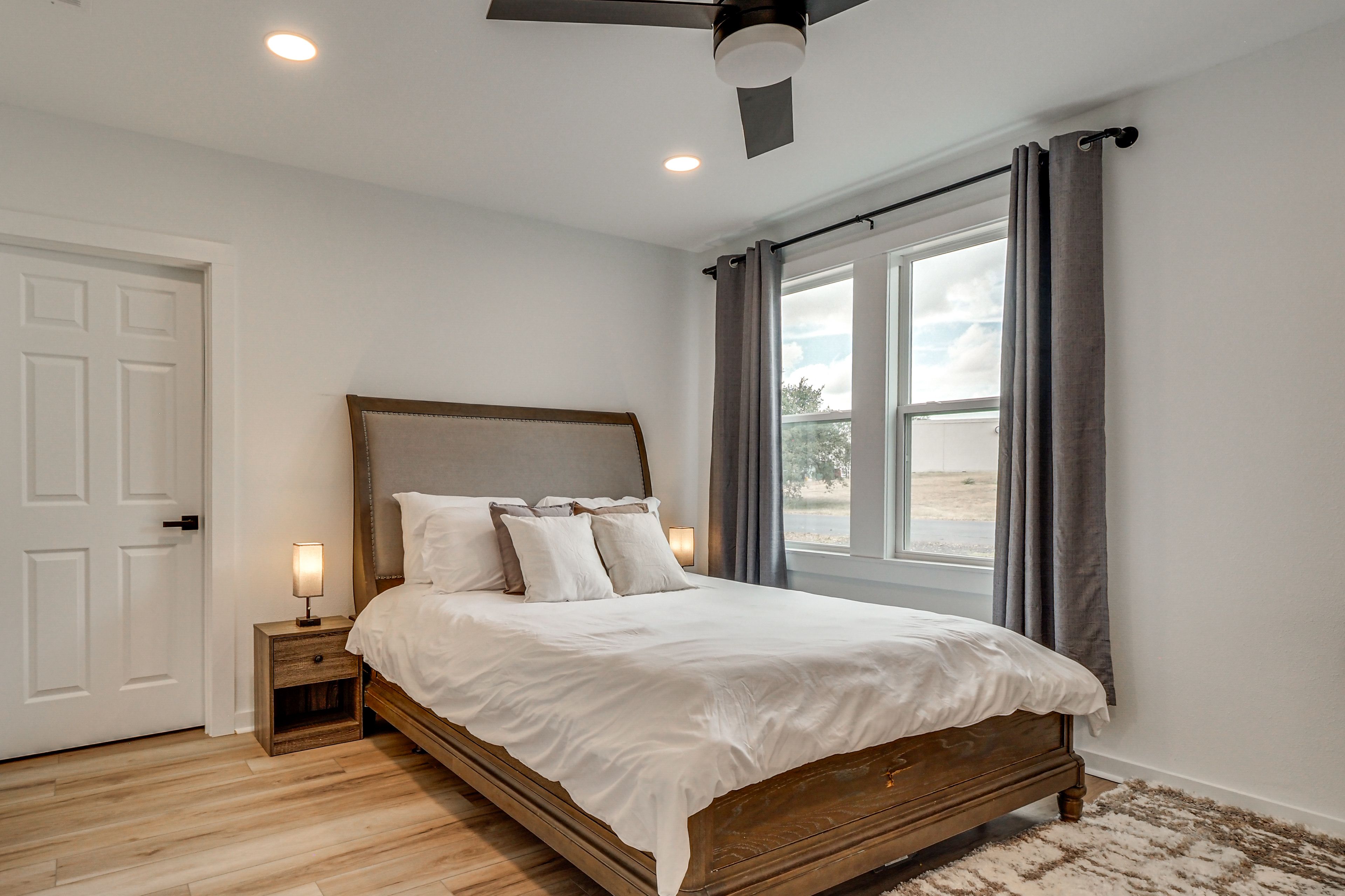 Bedroom 1 | 1 Step to Enter | Queen Bed | Linens Provided | Smart TV | Desk