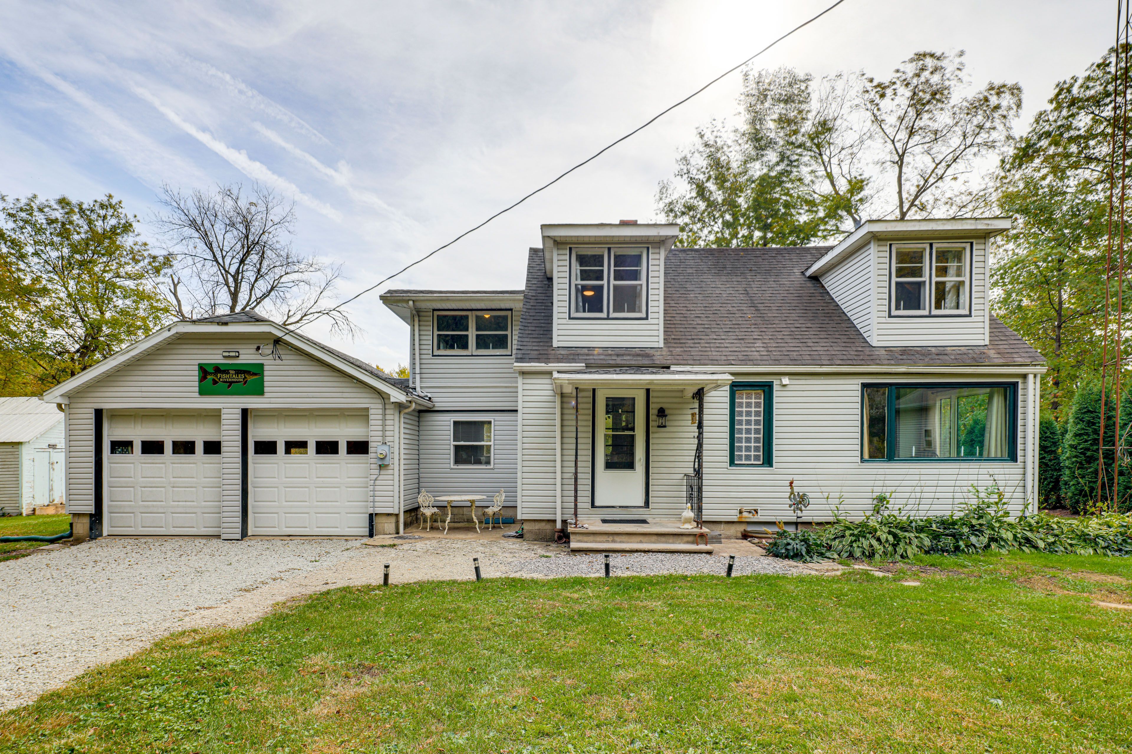 Ashkum Vacation Rental | 2BR | 1BA | 1,100 Sq Ft | 3 Steps to Enter