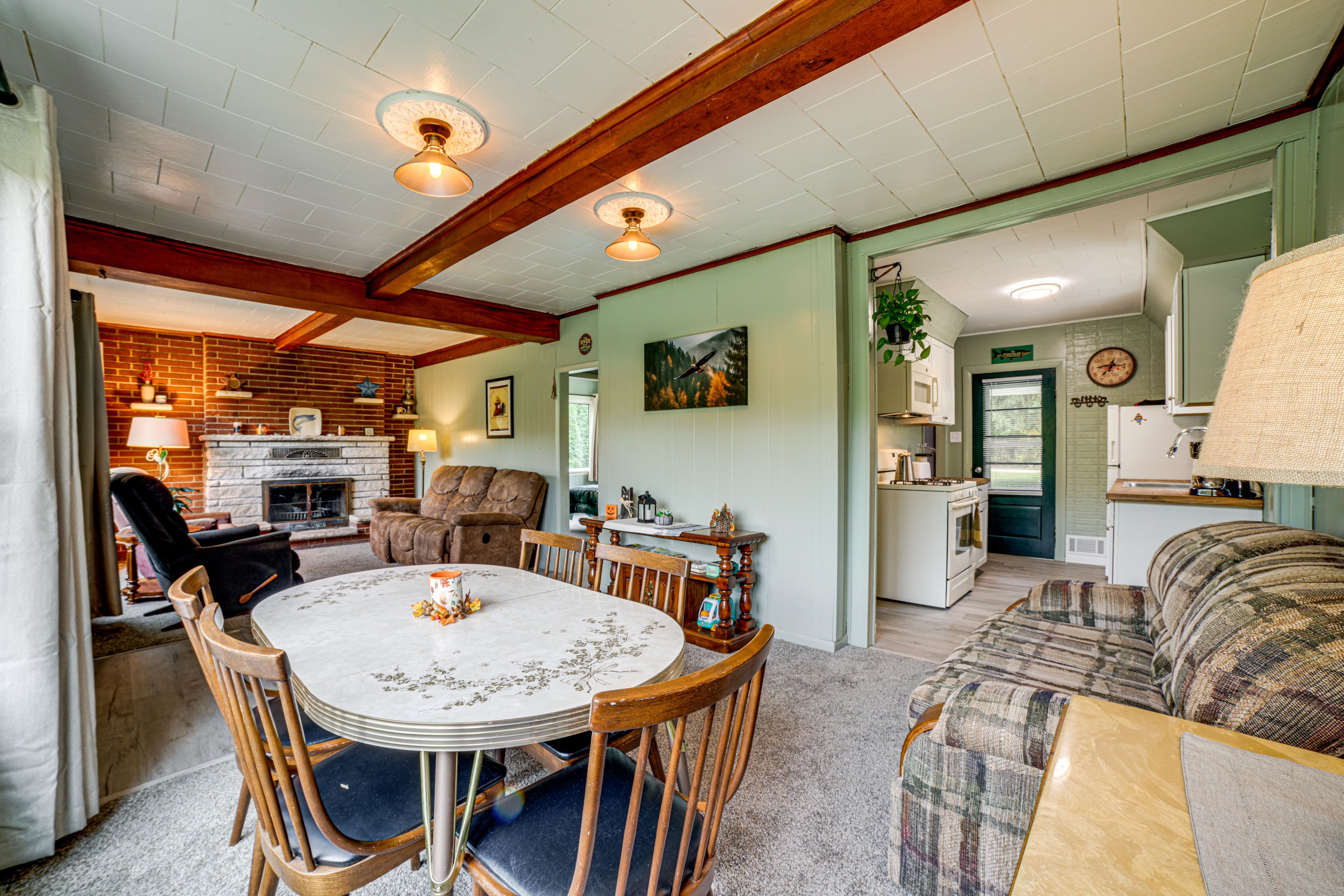 Living Room | Free WiFi | Central Heating | Smart TV | 1st Floor