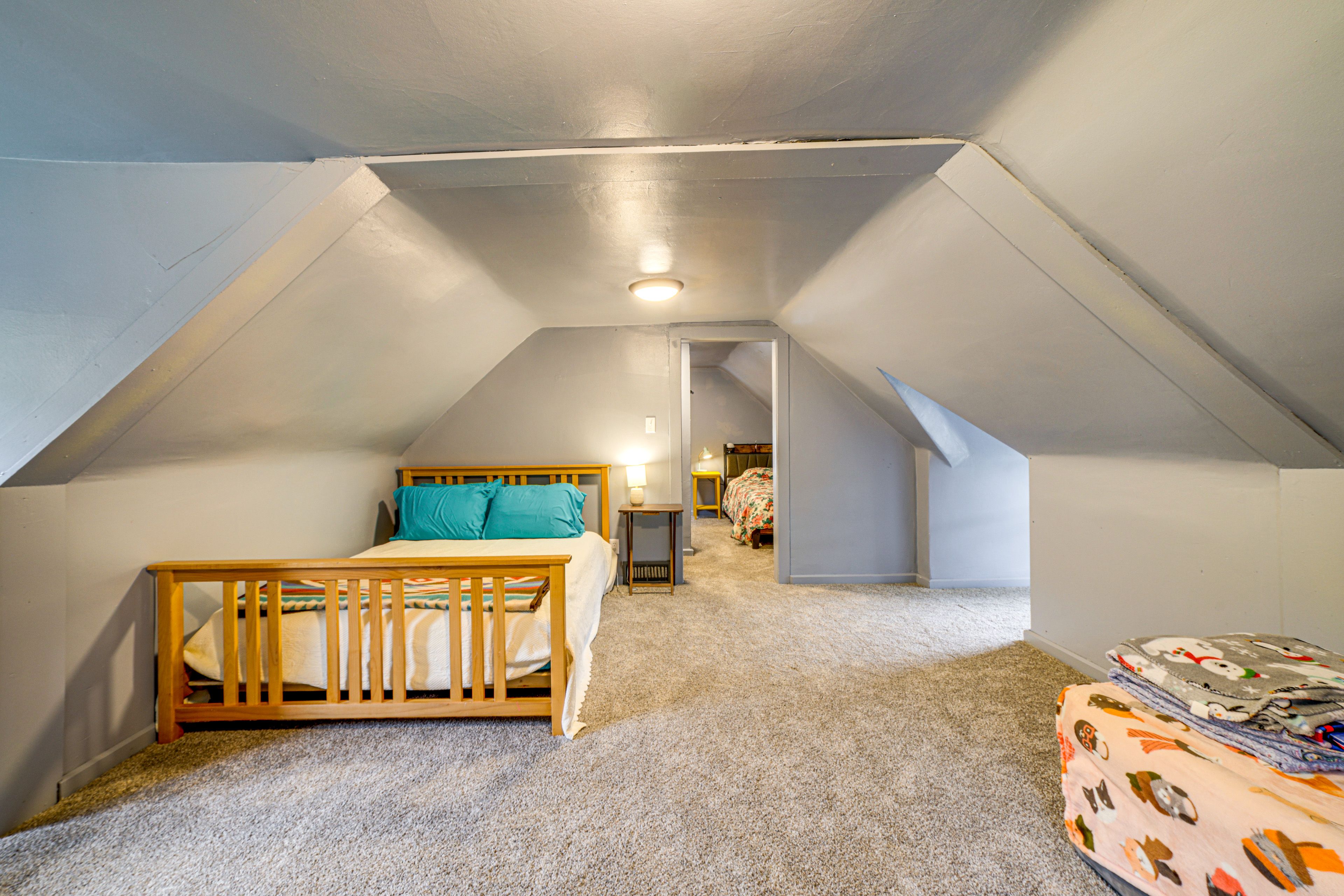 Bedroom 2 | Queen Bed | Smart TV | 2nd Floor