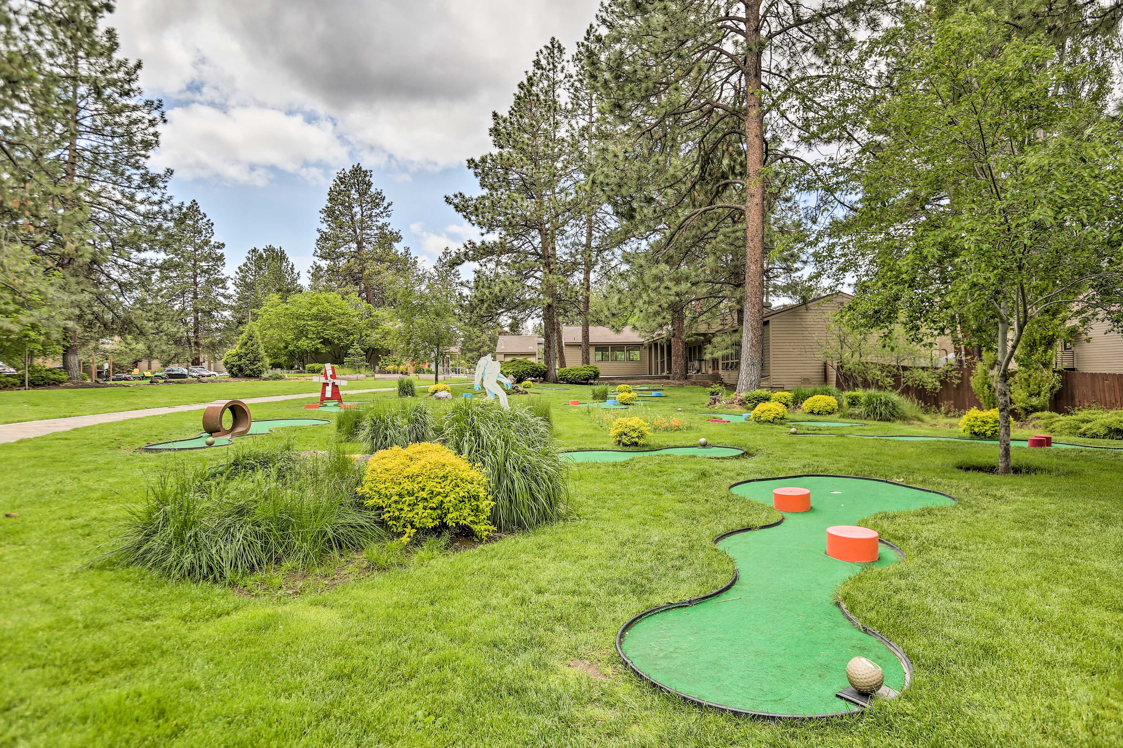 Seventh Mountain Resort Amenities | Mini Golf Course