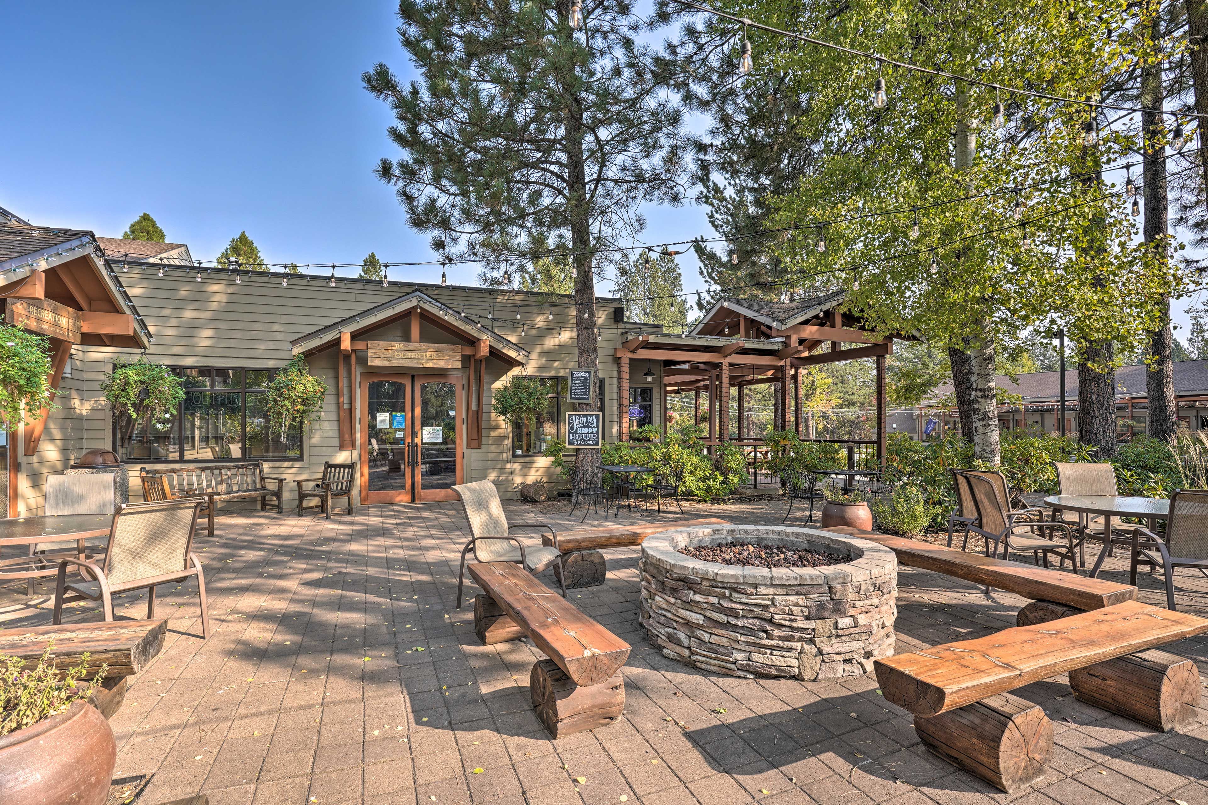Seventh Mountain Resort Amenities | Restaurant & Bar