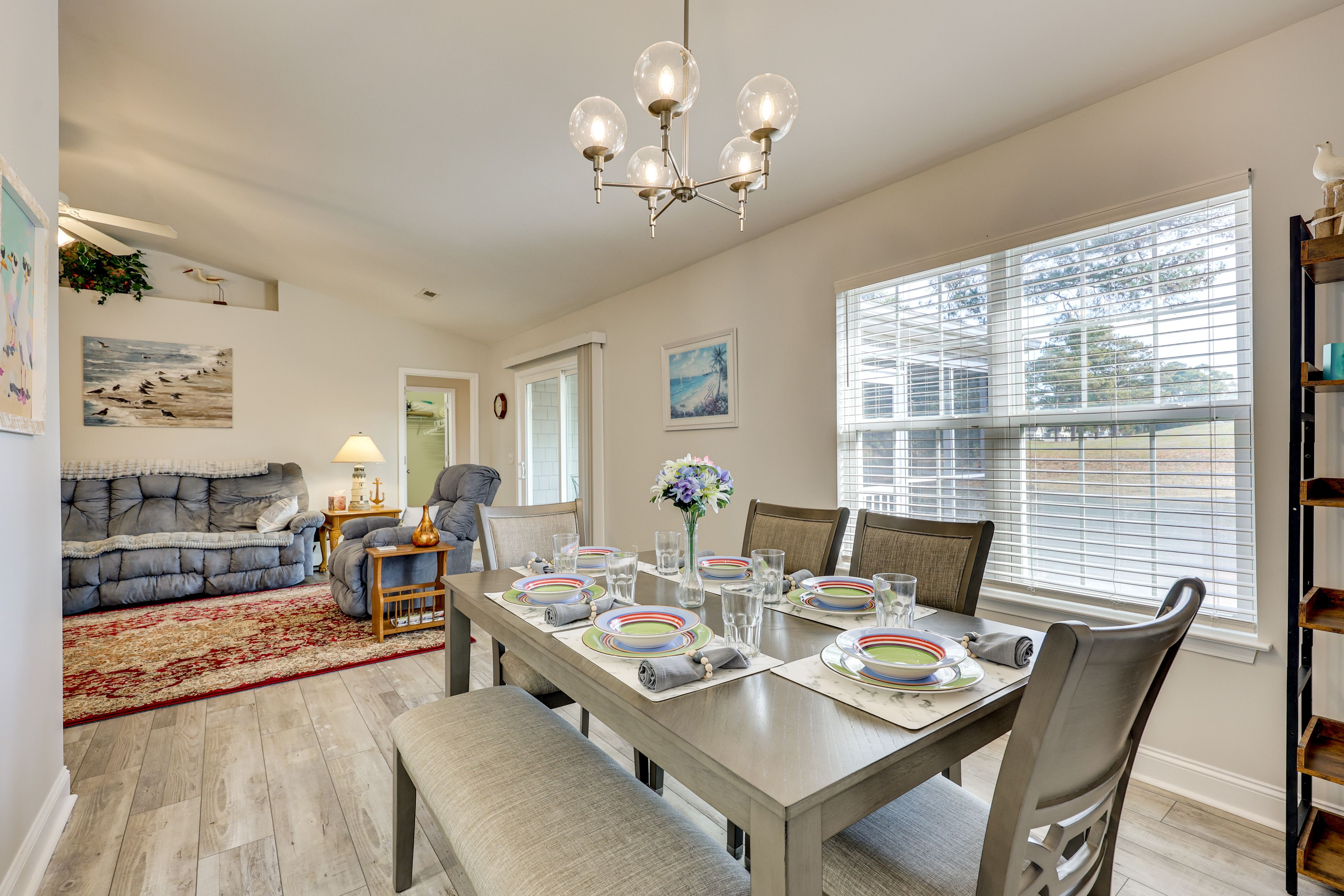 Dining Area | Dishes & Flatware Provided