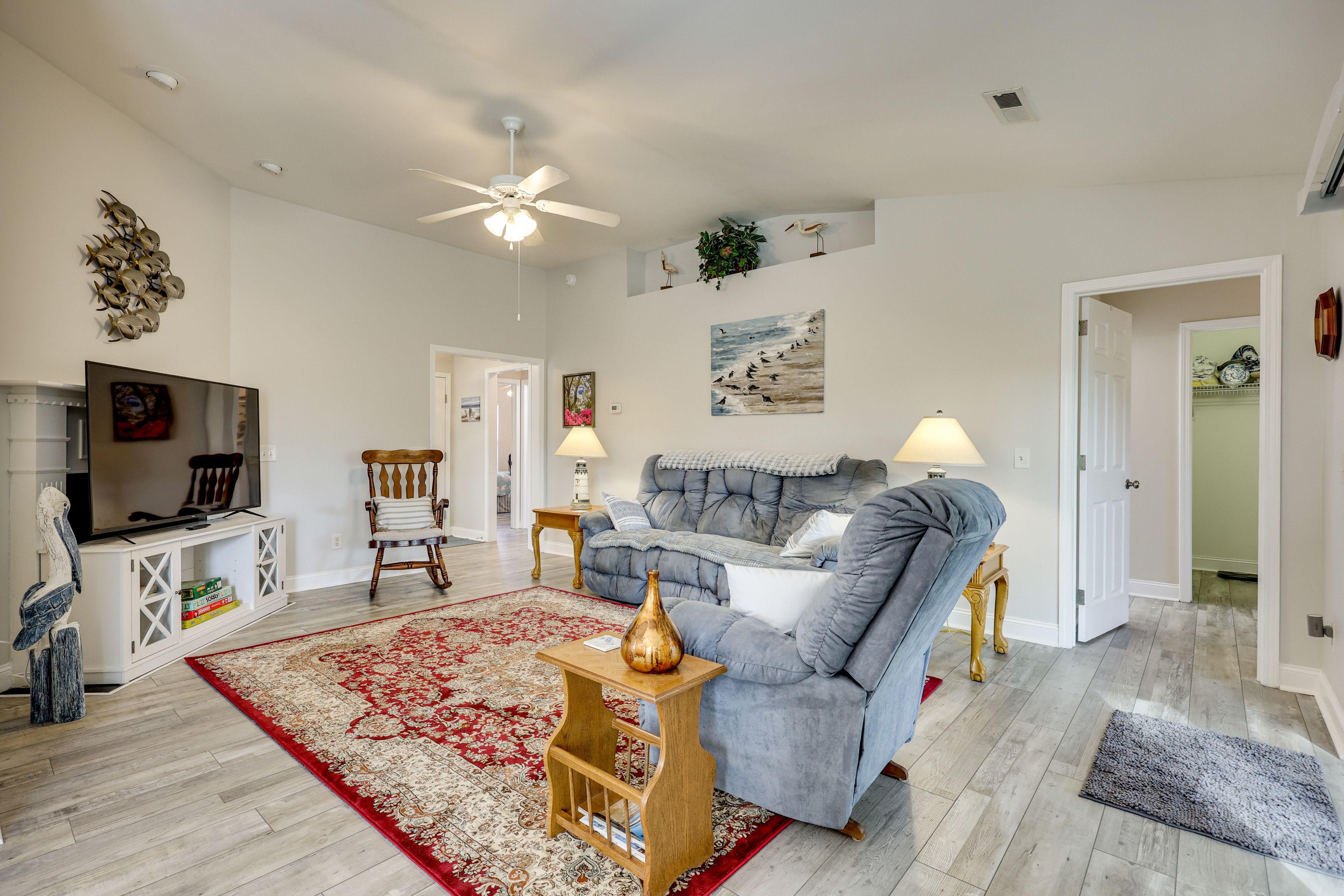 Living Room | Smart TV | Central Heating & A/C | Free WiFi