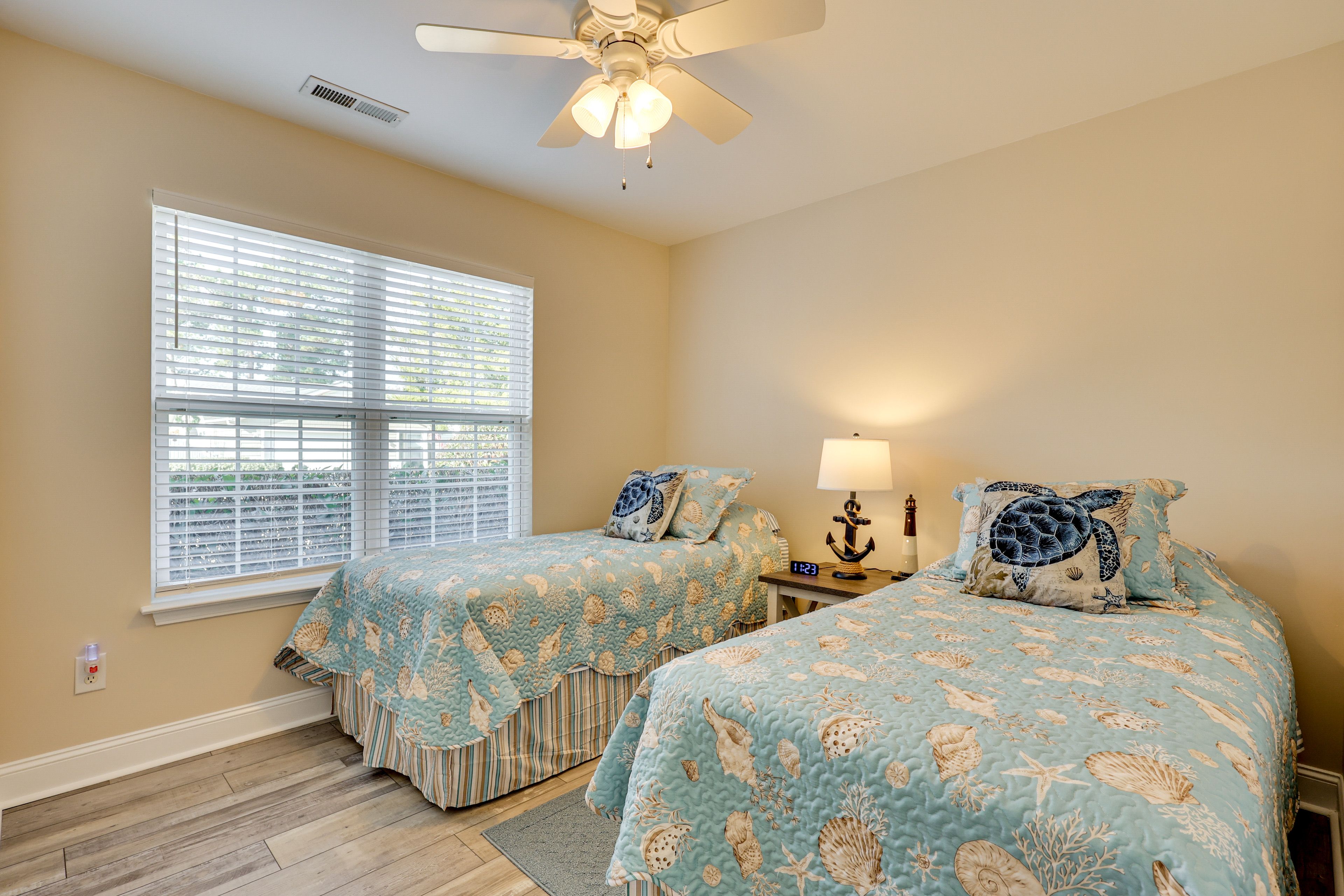 Bedroom 3 | 2 Twin Beds