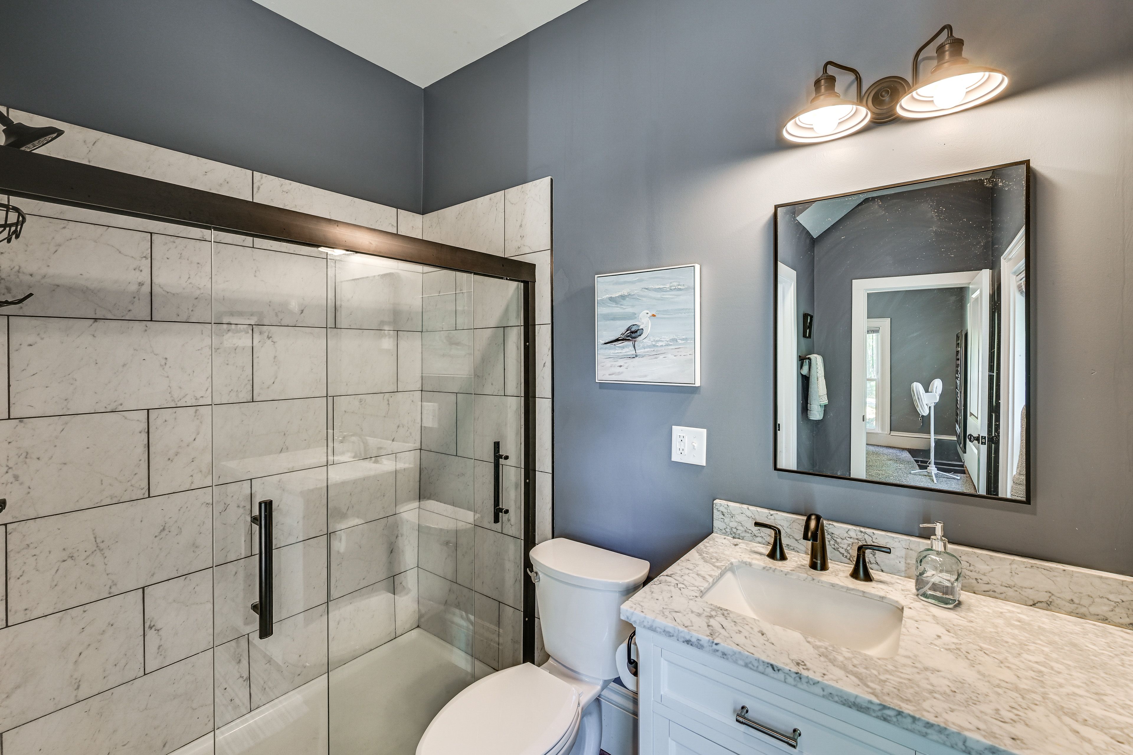 Full Bathroom | 1st Floor | Complimentary Toiletries