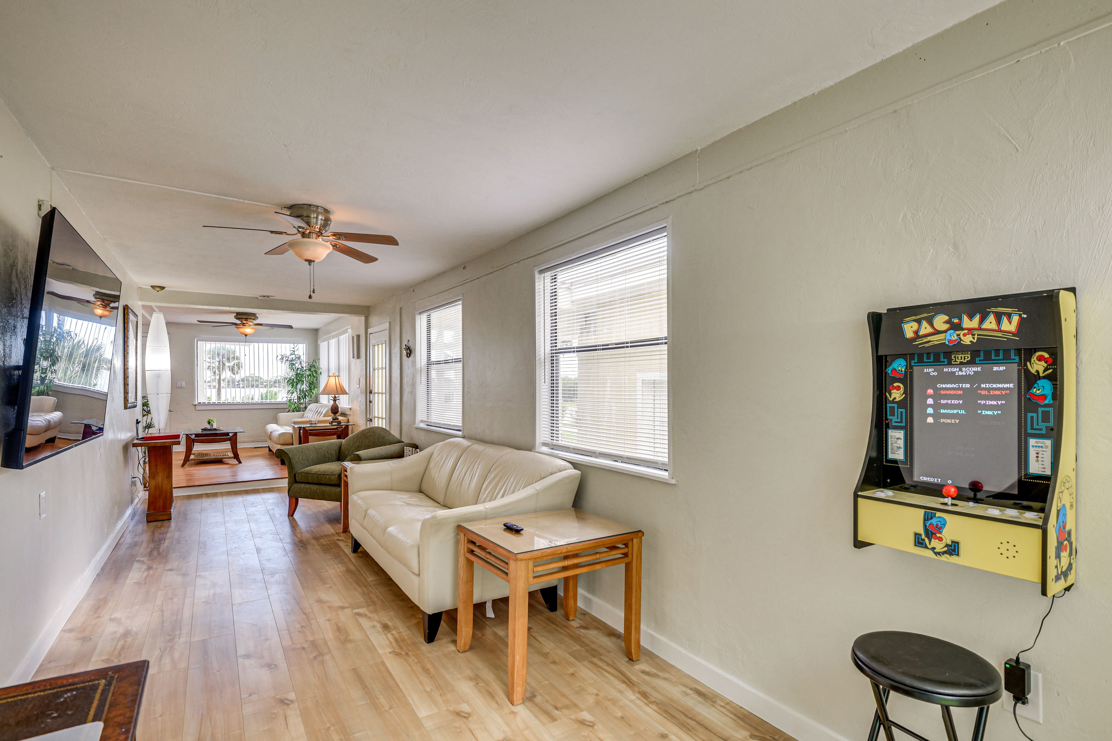 Entertainment Area | Smart TV | Pac-Man Machine | Board Games | Free WiFi
