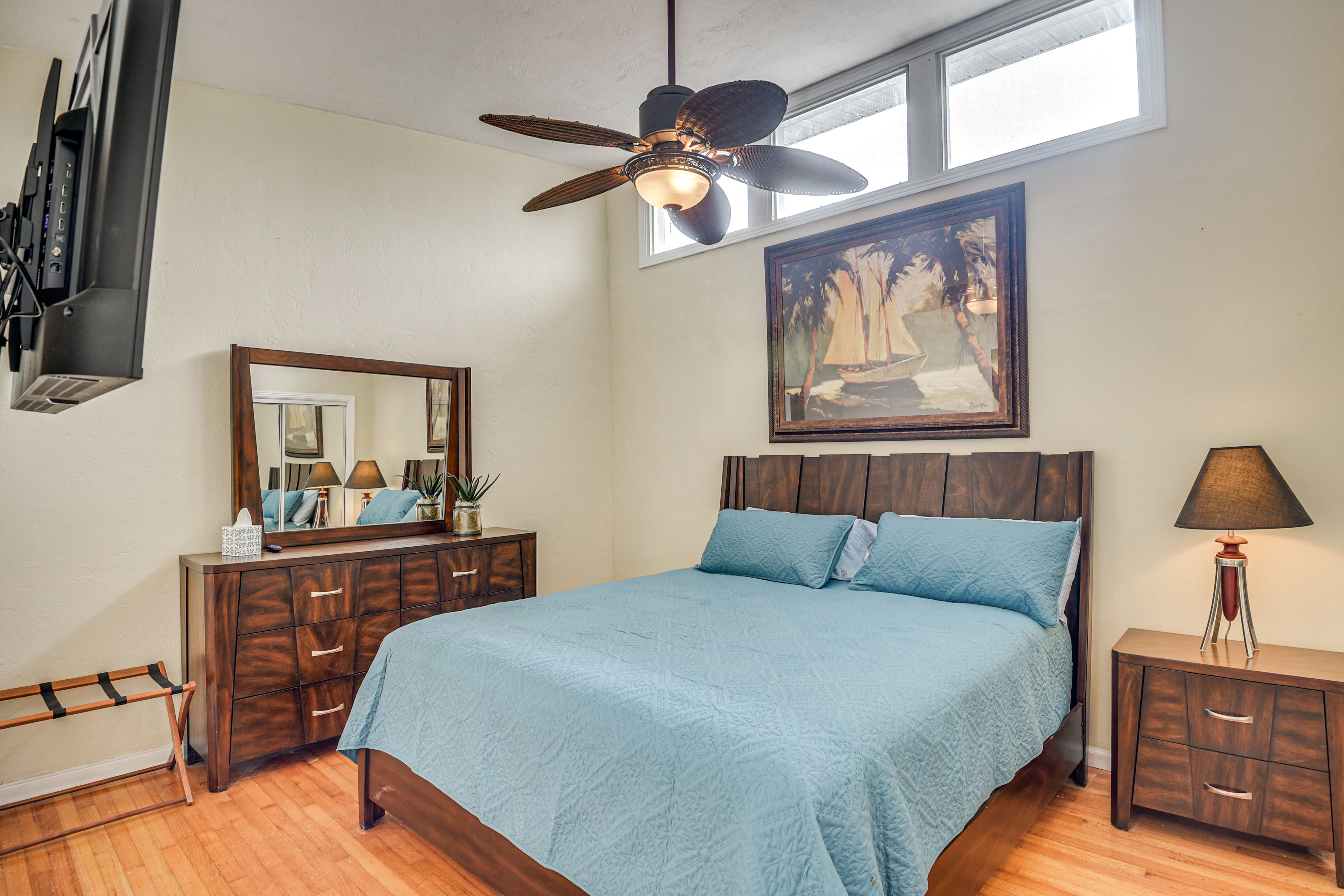 Bedroom 1 | King Bed