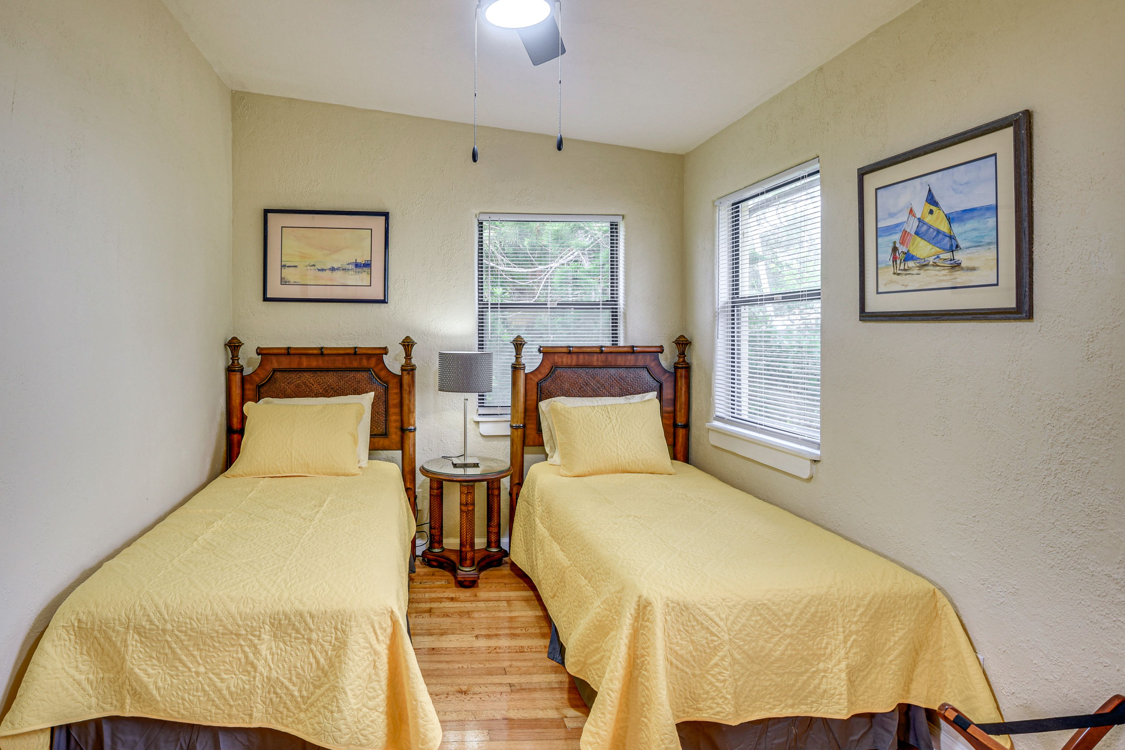 Bedroom 3 | 2 Twin Beds
