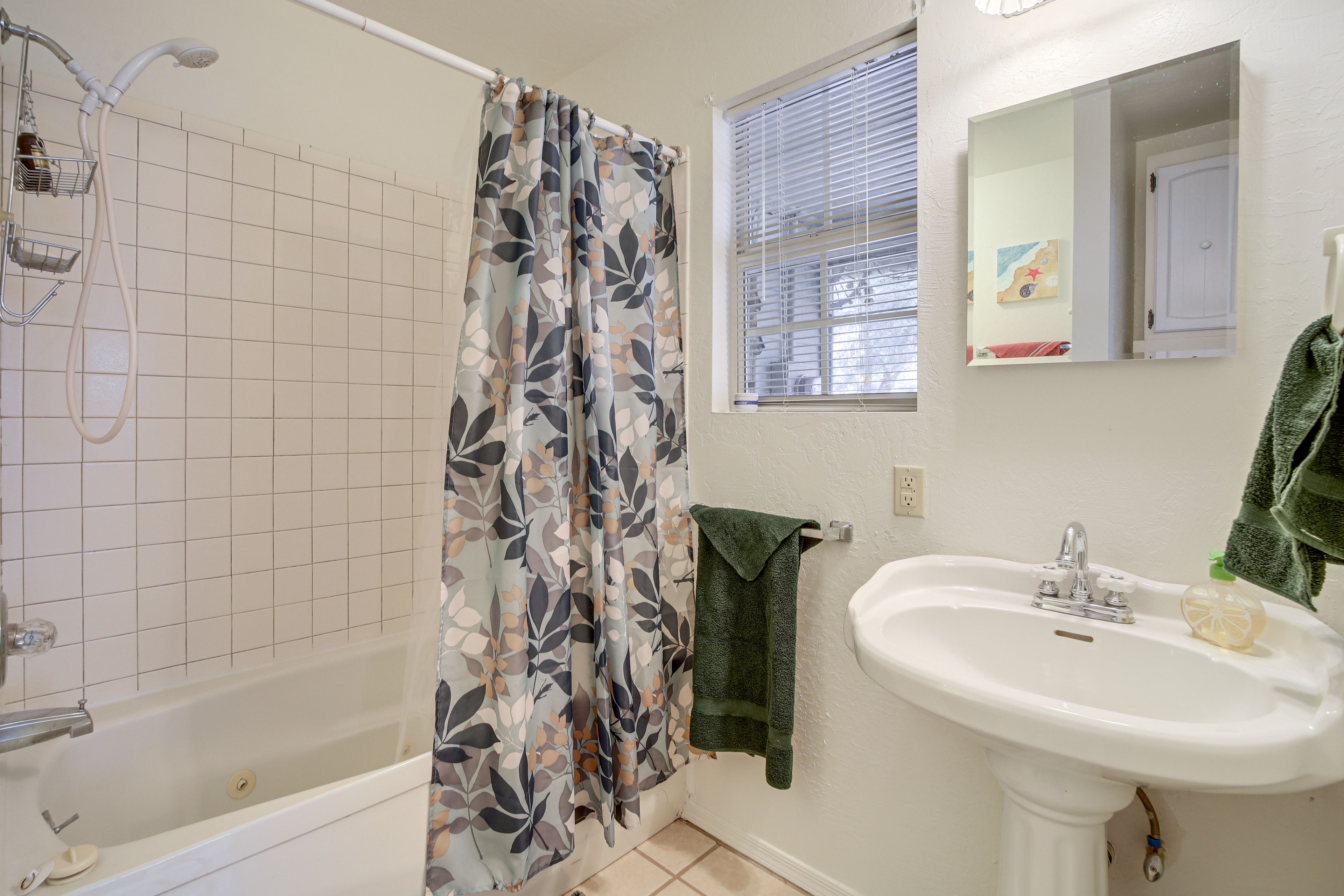 En-Suite Bathroom | Towels & Linens Provided