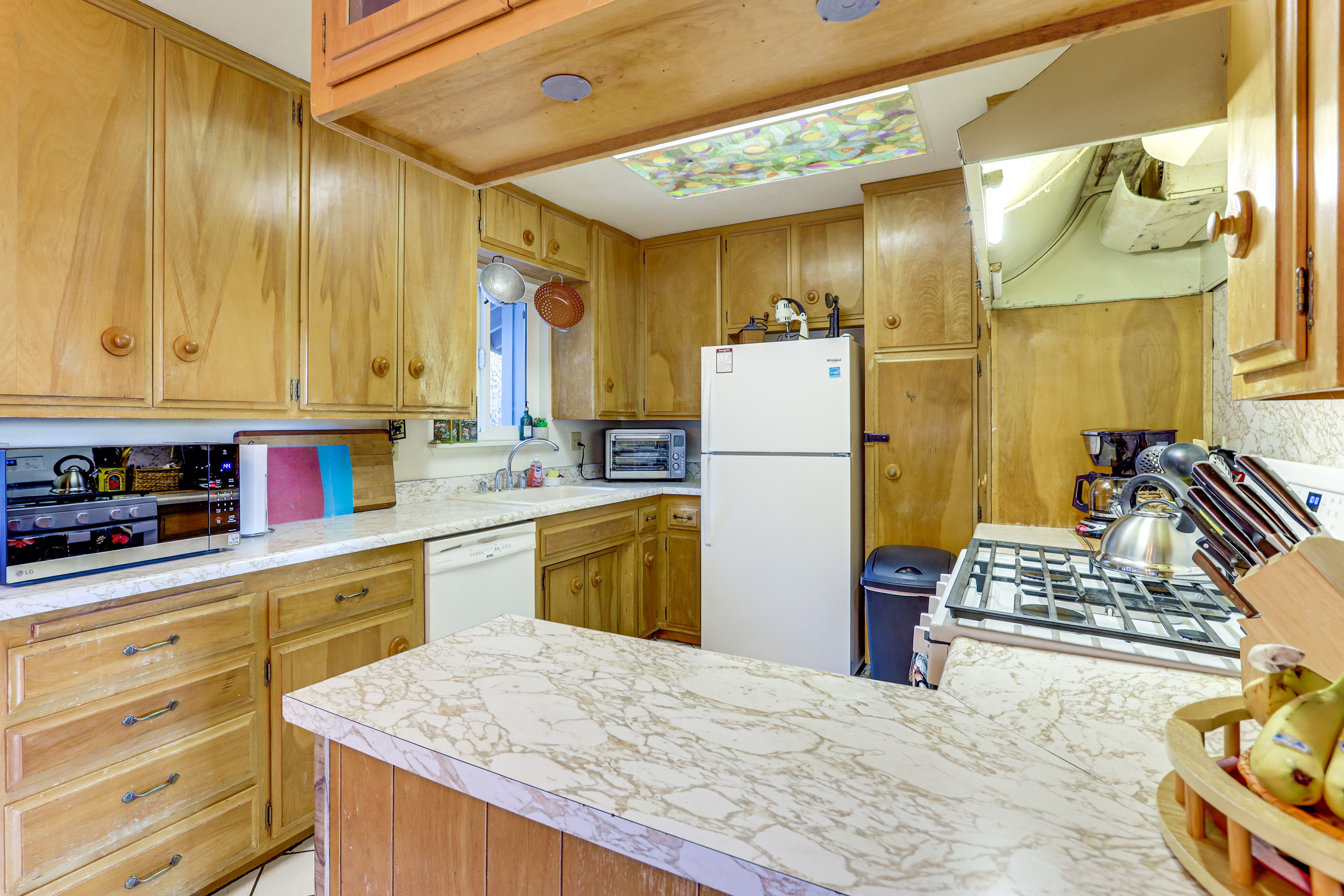 Kitchen | Stove/Oven | Drip Coffee Maker | 2nd Floor