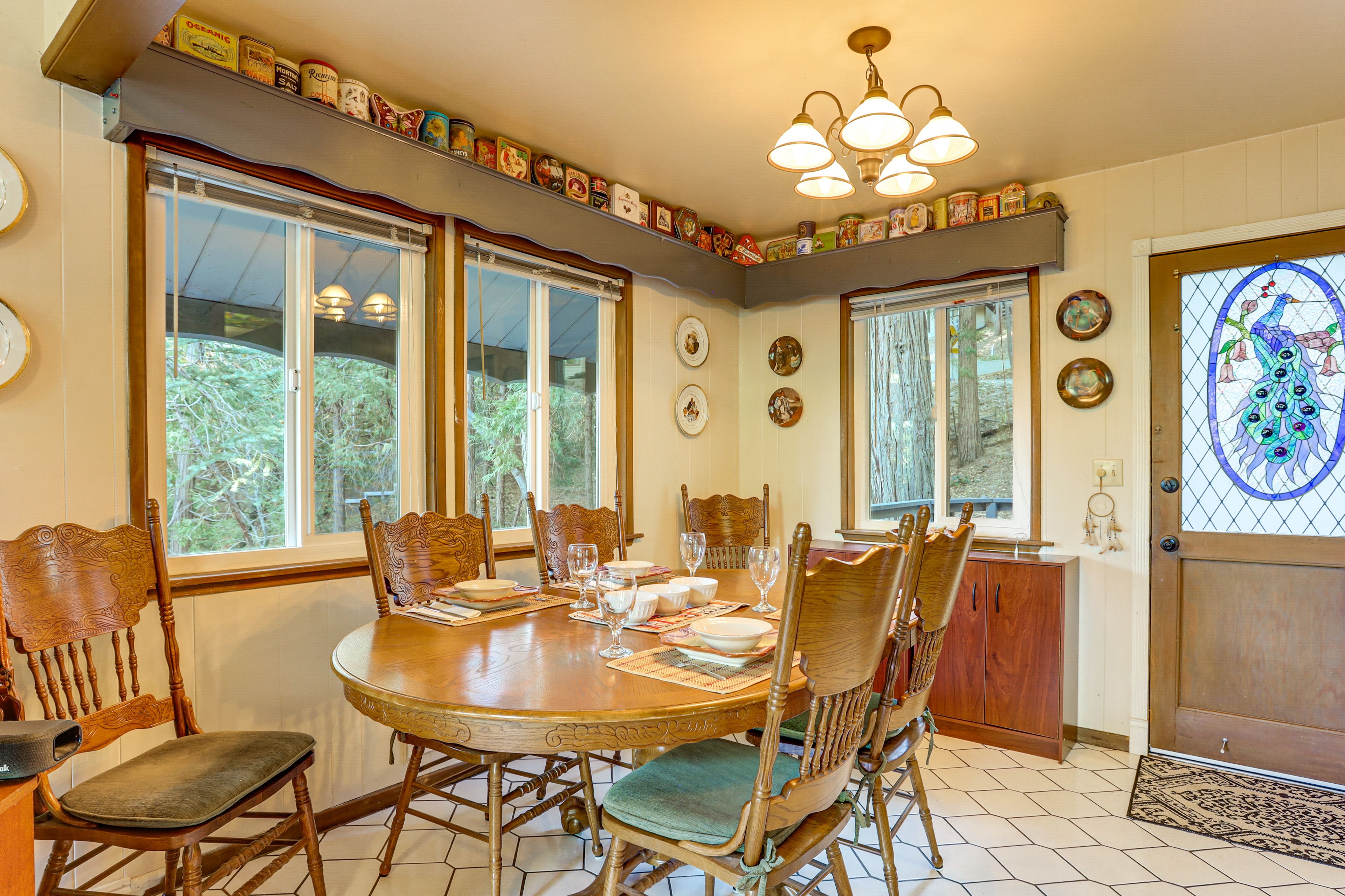 Dining Area | Dishware/Flatware Provided | 2nd Floor