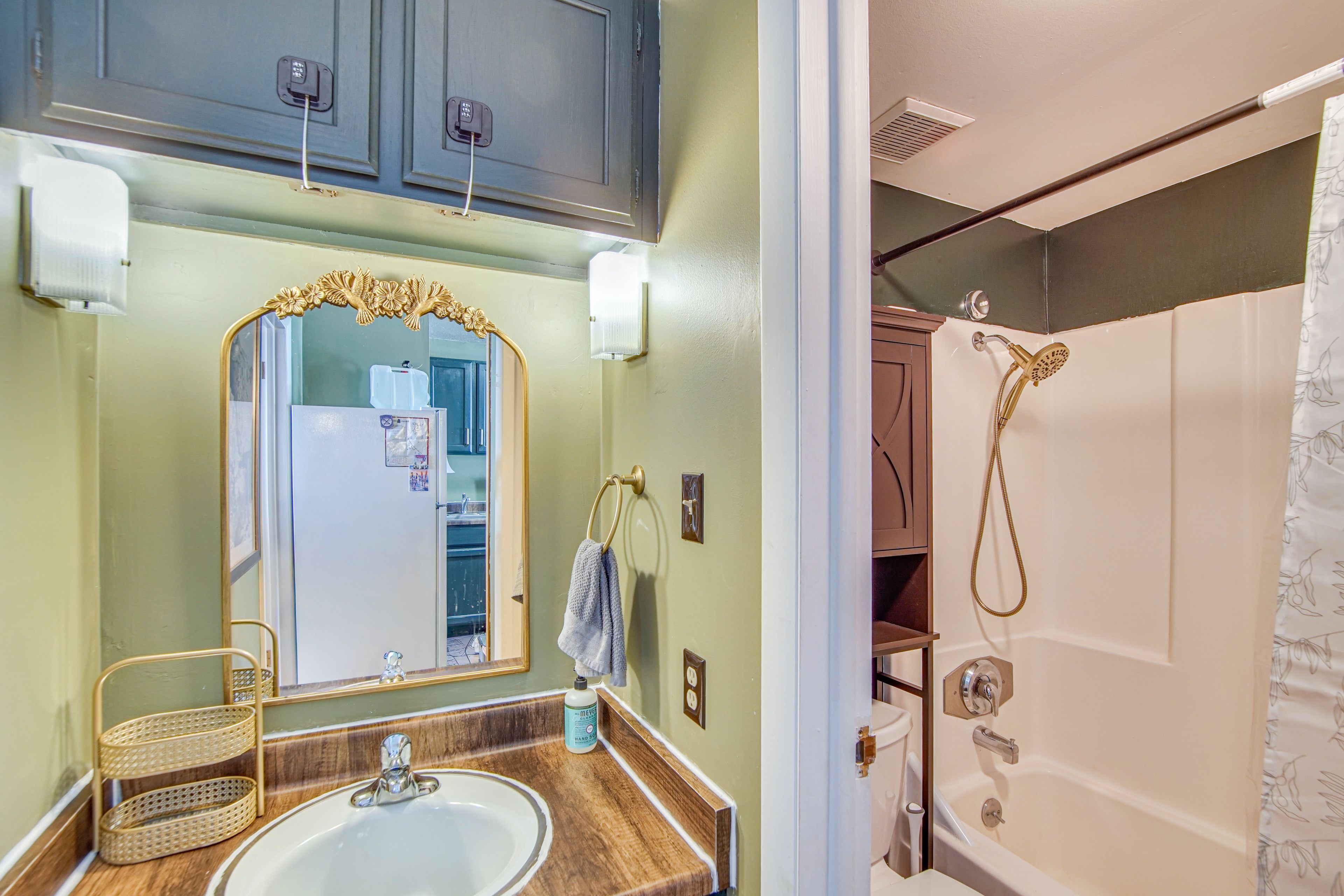 Bathroom | Towels Provided