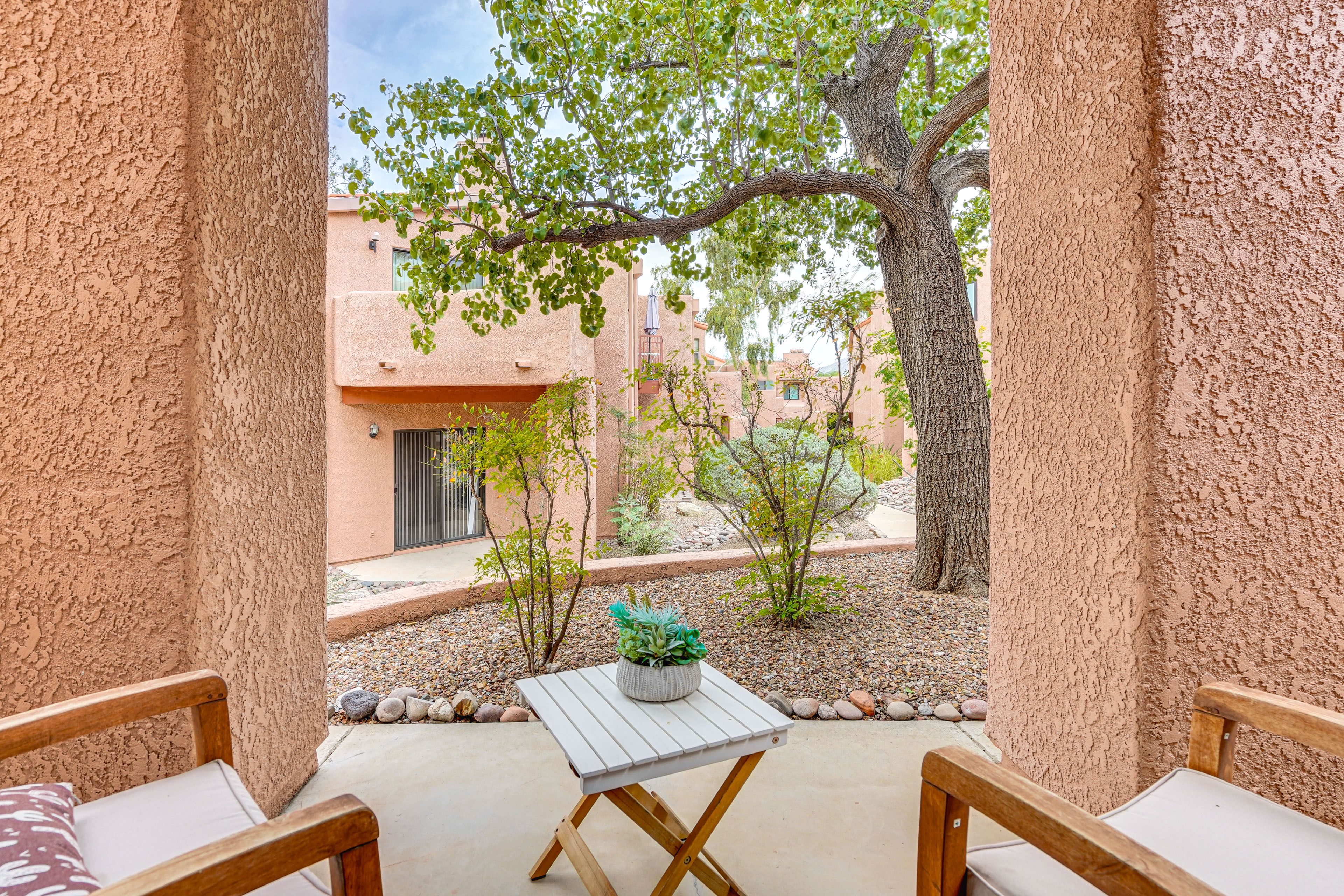Private Patio | Seating