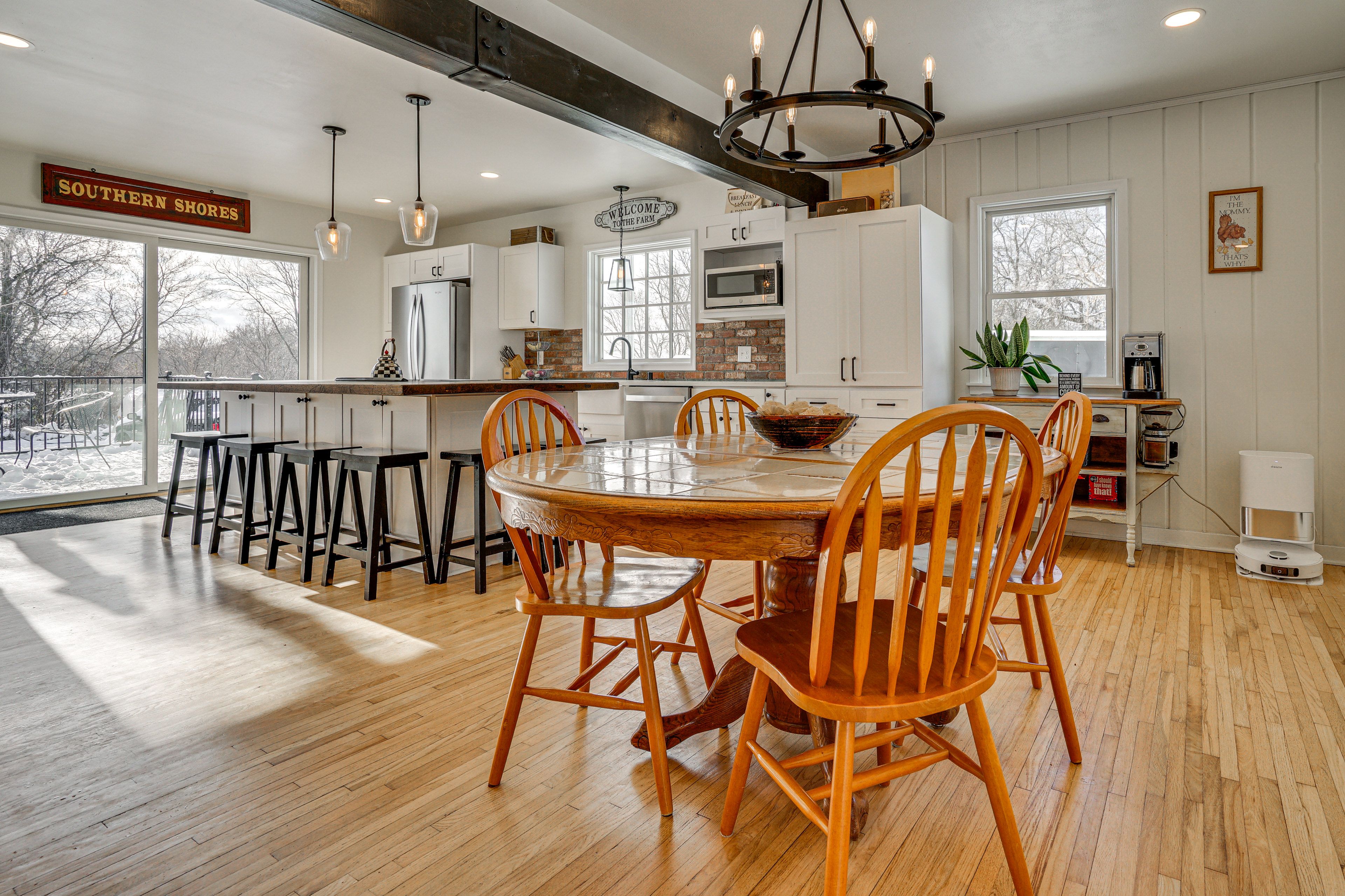 Dining Table | Dishware/Flatware