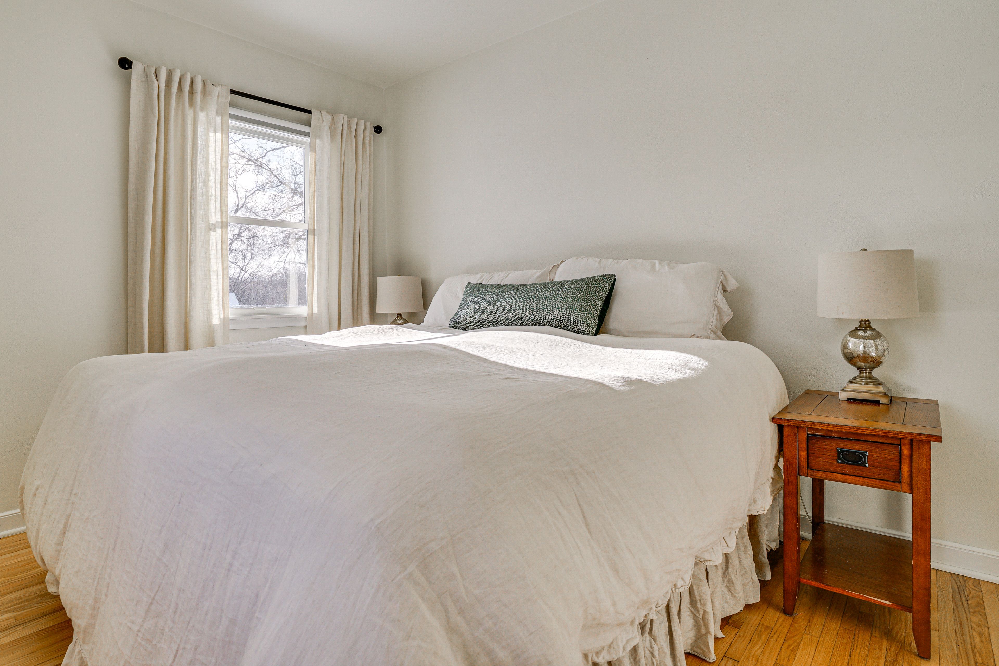 Bedroom 1 | King Bed