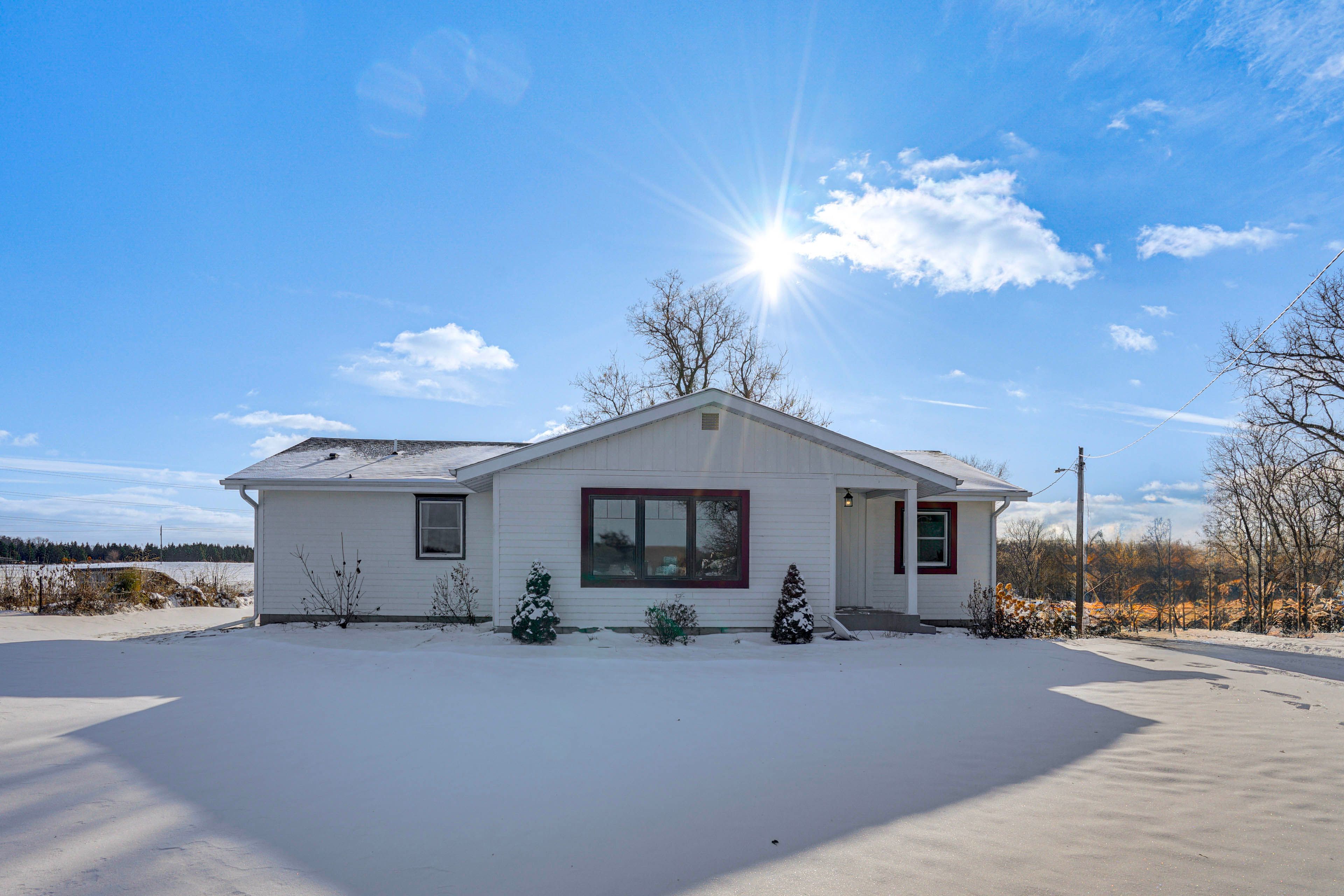Parking | Driveway (8 Vehicles) | Boat Parking Available
