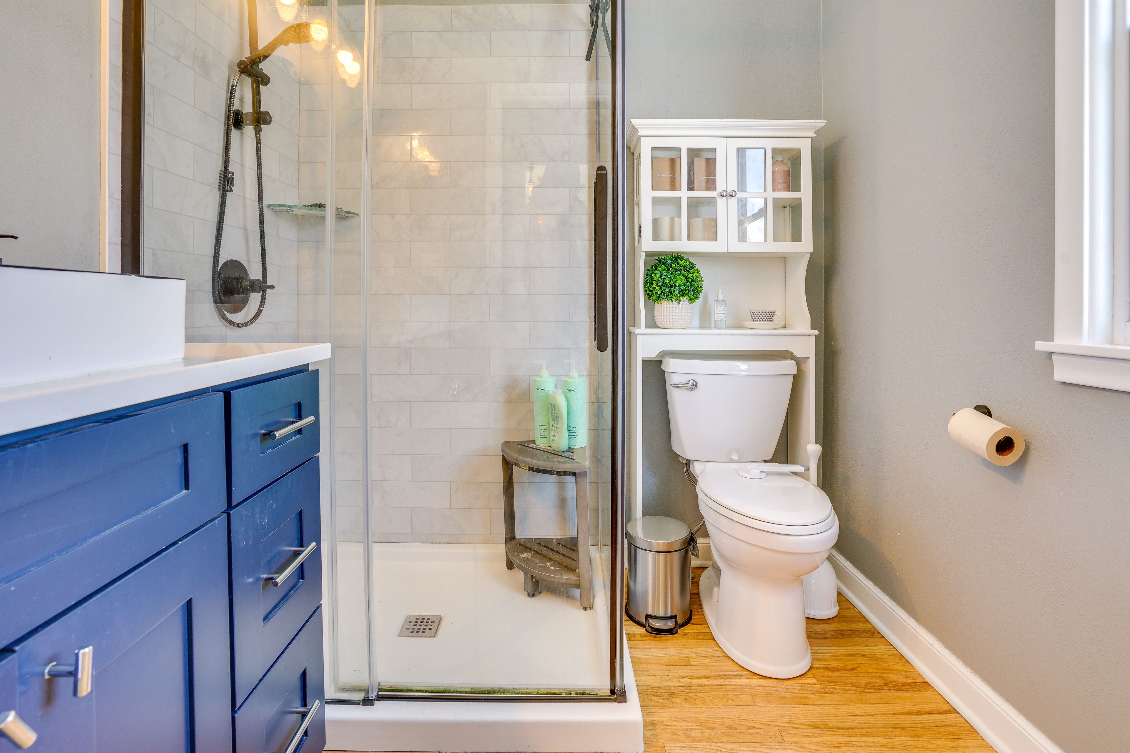 Full Bathroom | Towels Provided