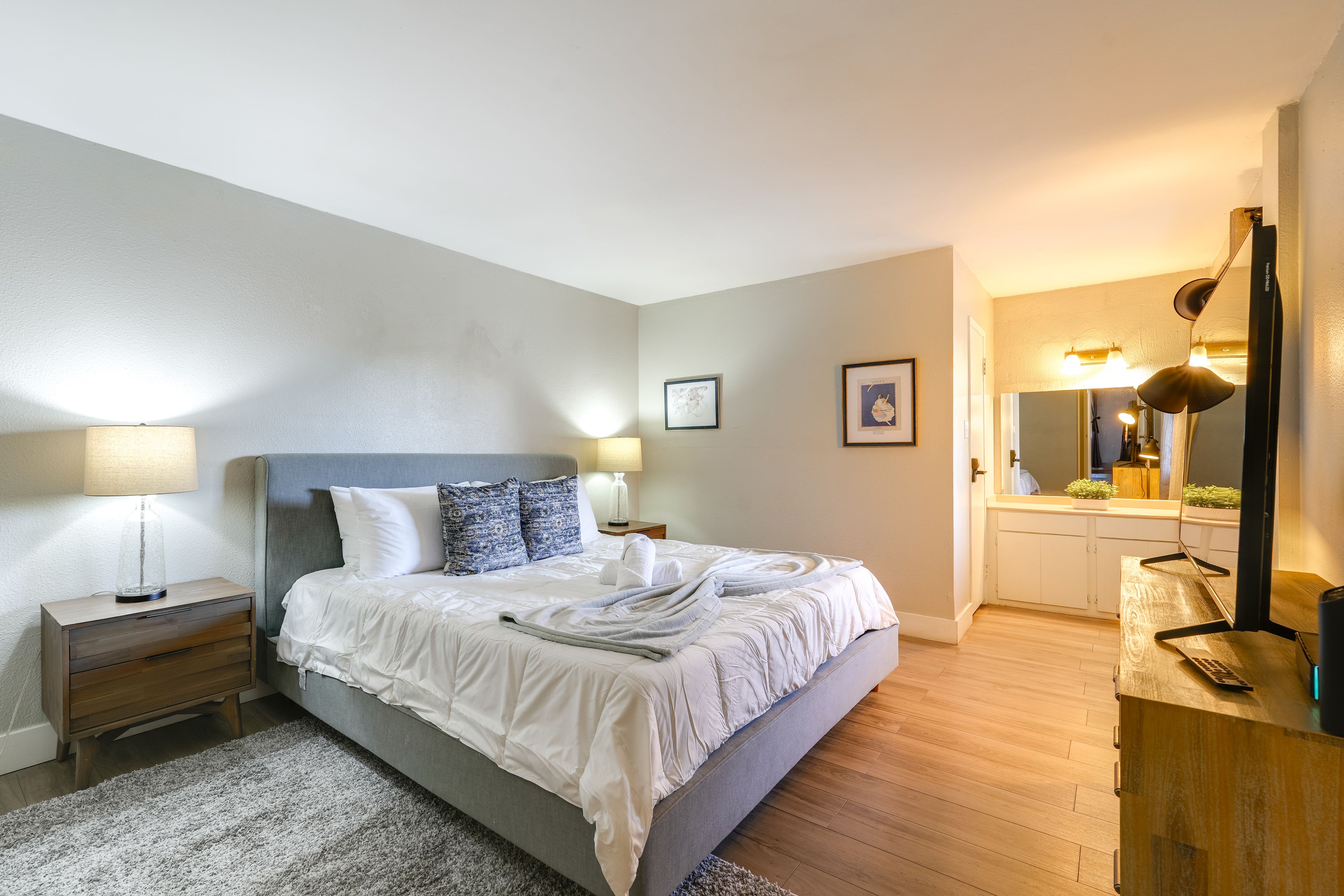 Bedroom 1 | King Bed | Smart TV | Linens Provided