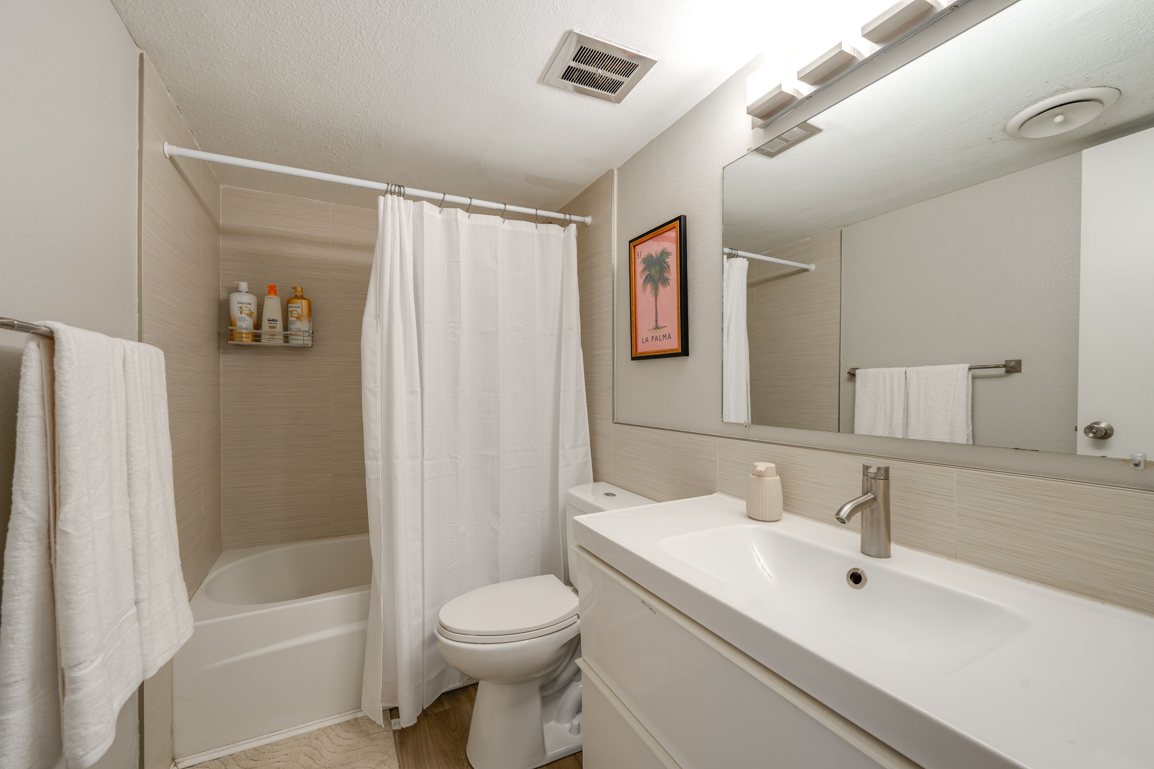 En-Suite Bathroom | Towels Provided
