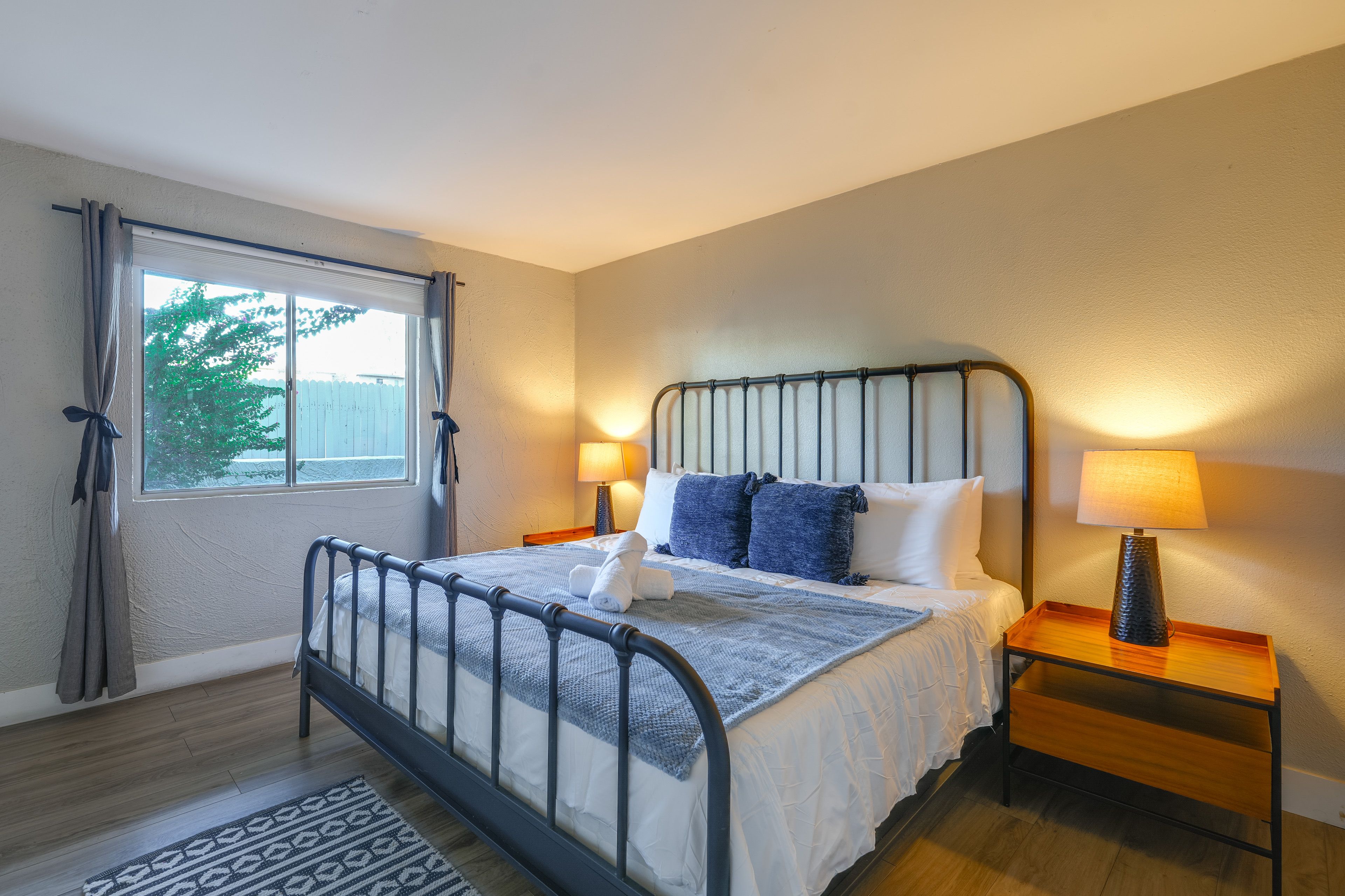 Bedroom 2 | King Bed