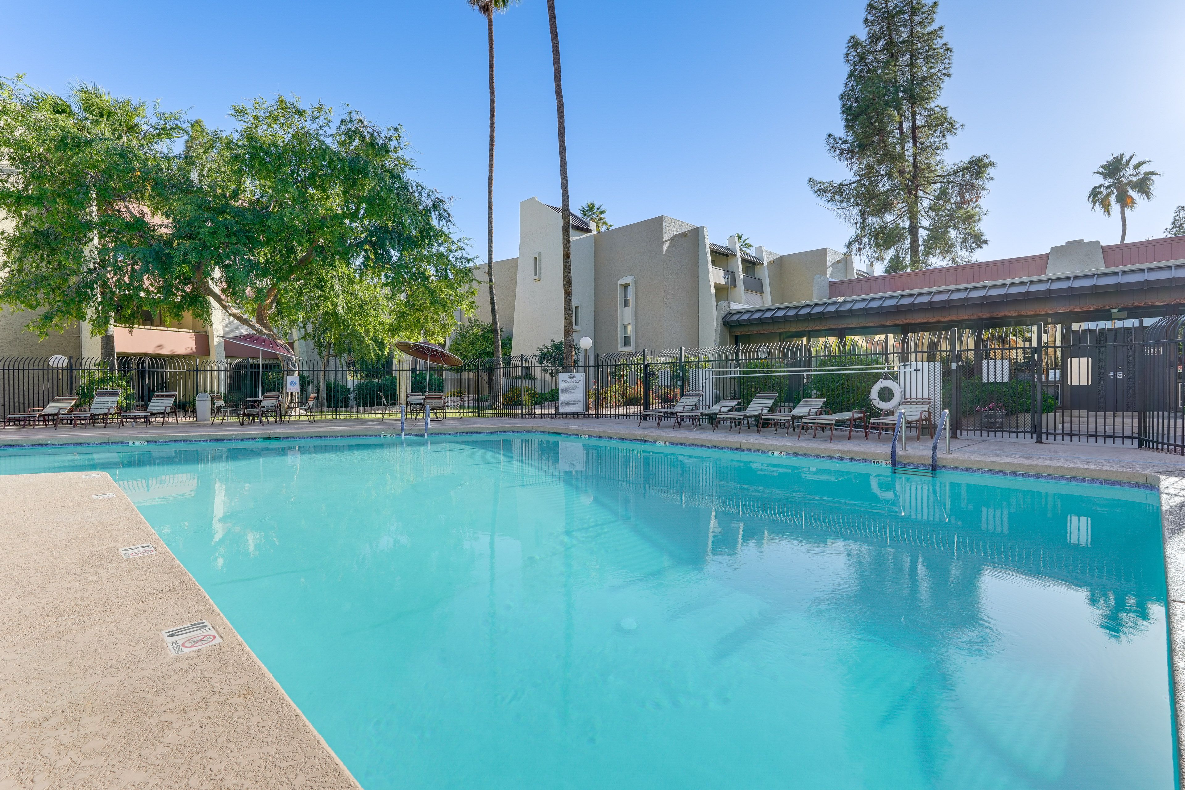Community Amenities | Outdoor Pool