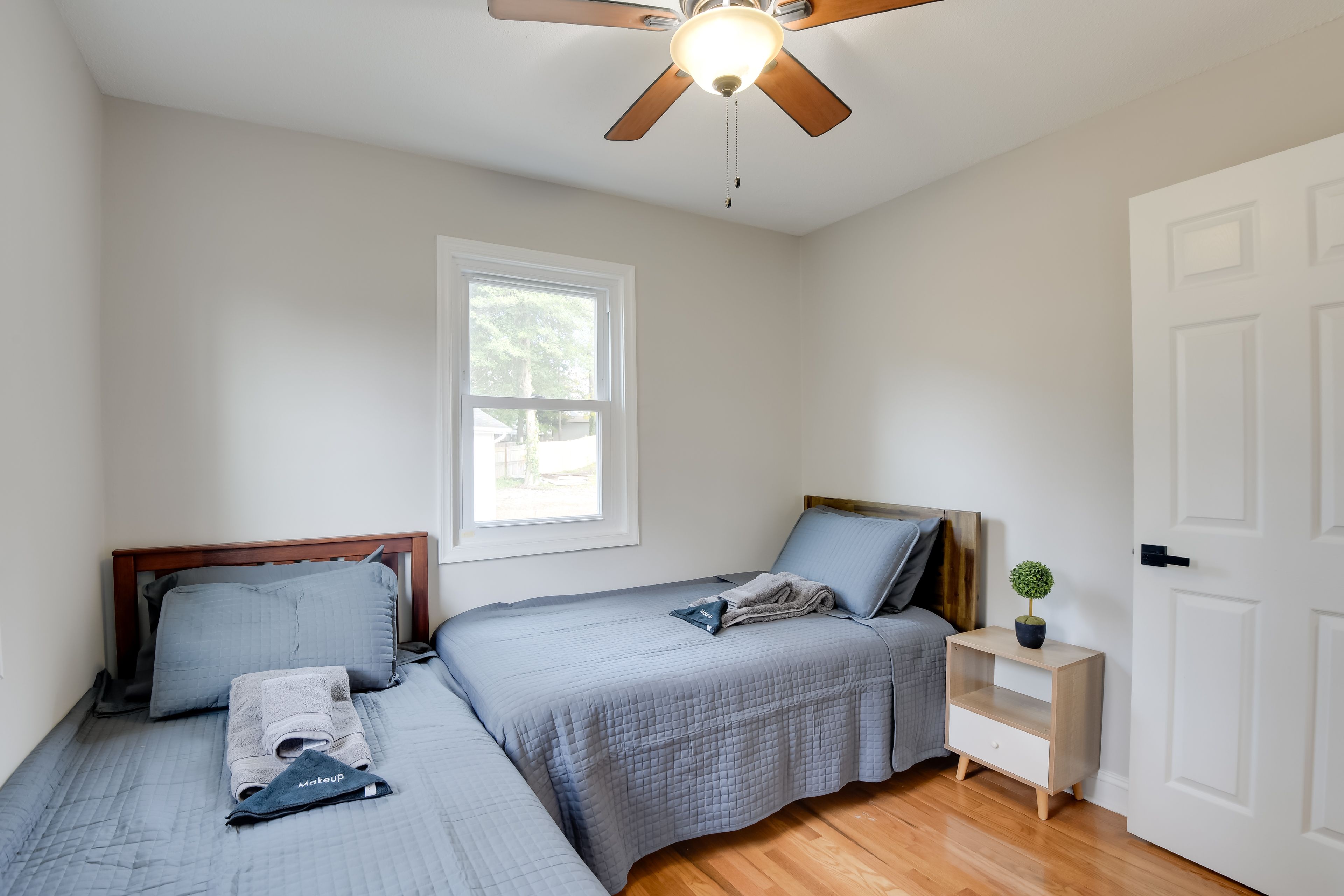 Bedroom 4 | 2 Twin Beds | Smart TV | 1st Floor