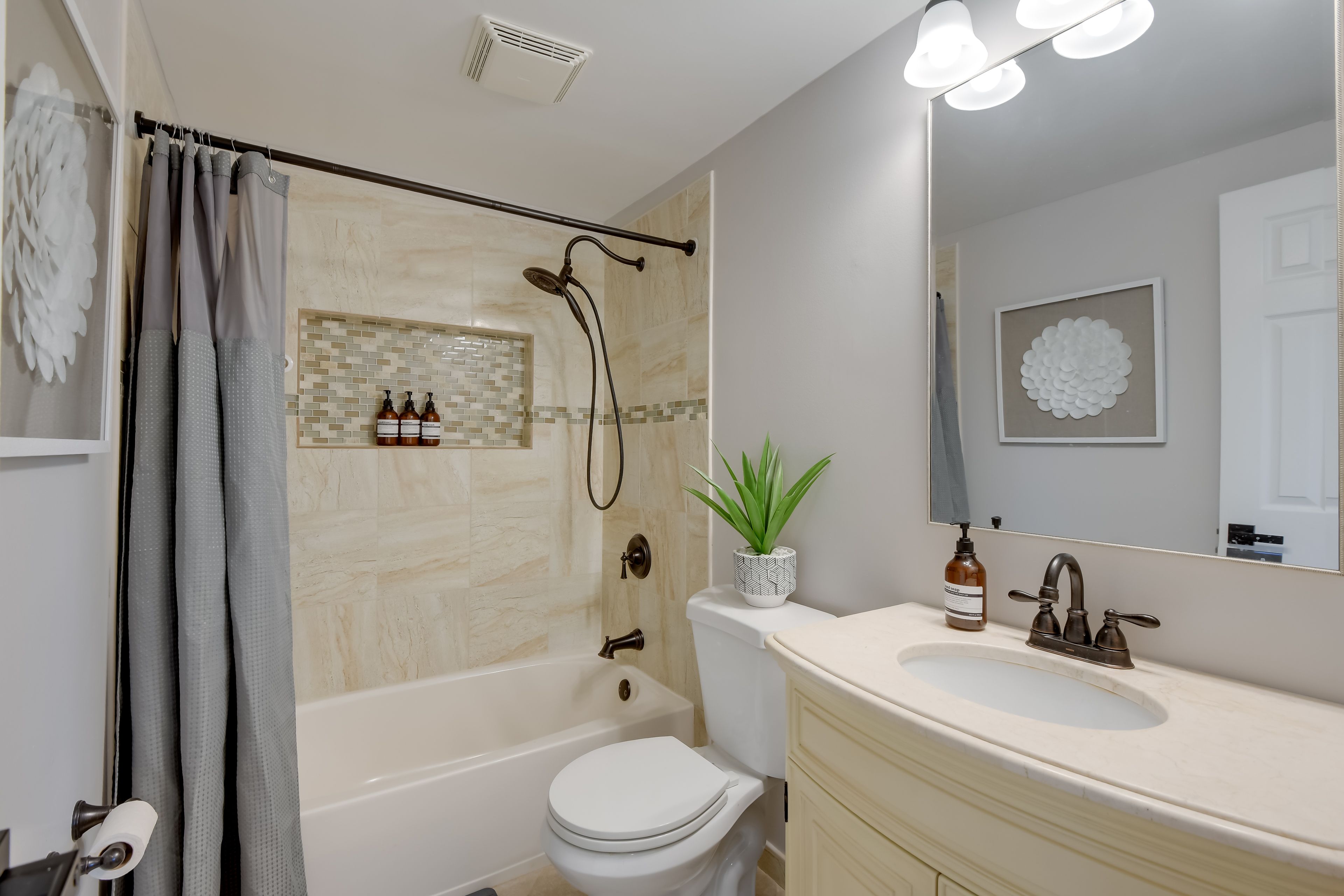 Bathroom | 1st Floor