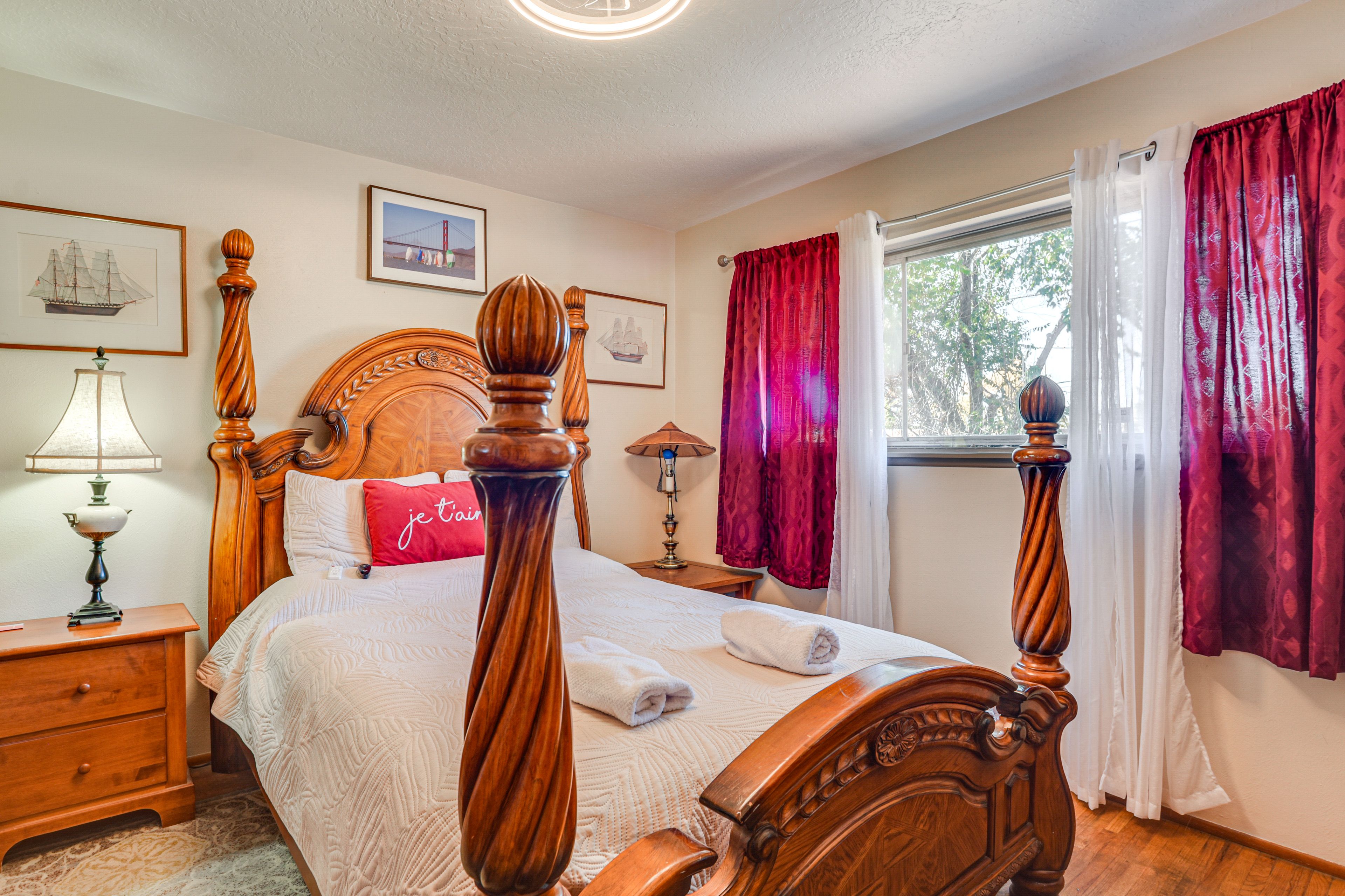 Bedroom 2 | Queen Bed | Smart TV