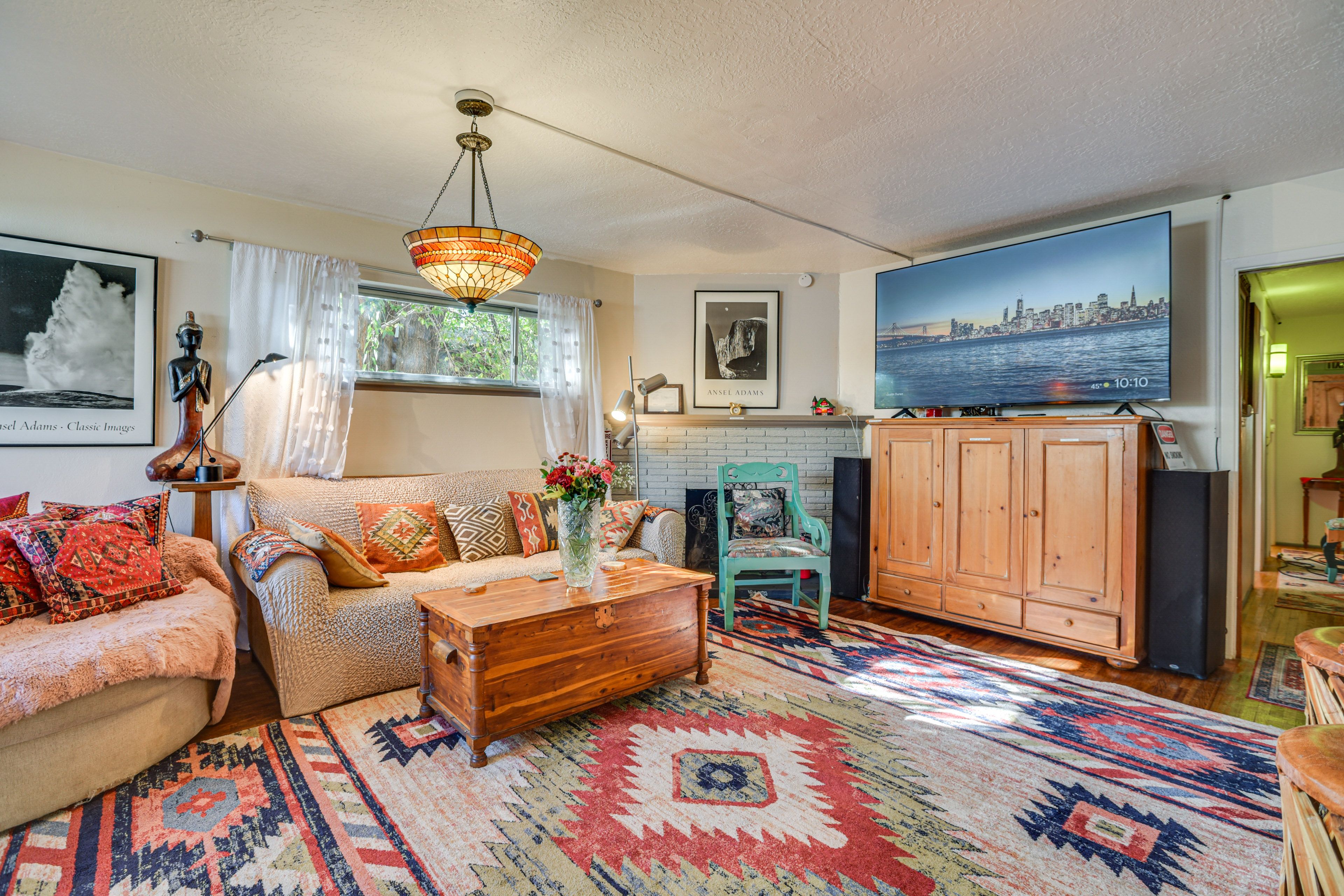 Living Room | Smart TV | Central A/C | Single-Story Home