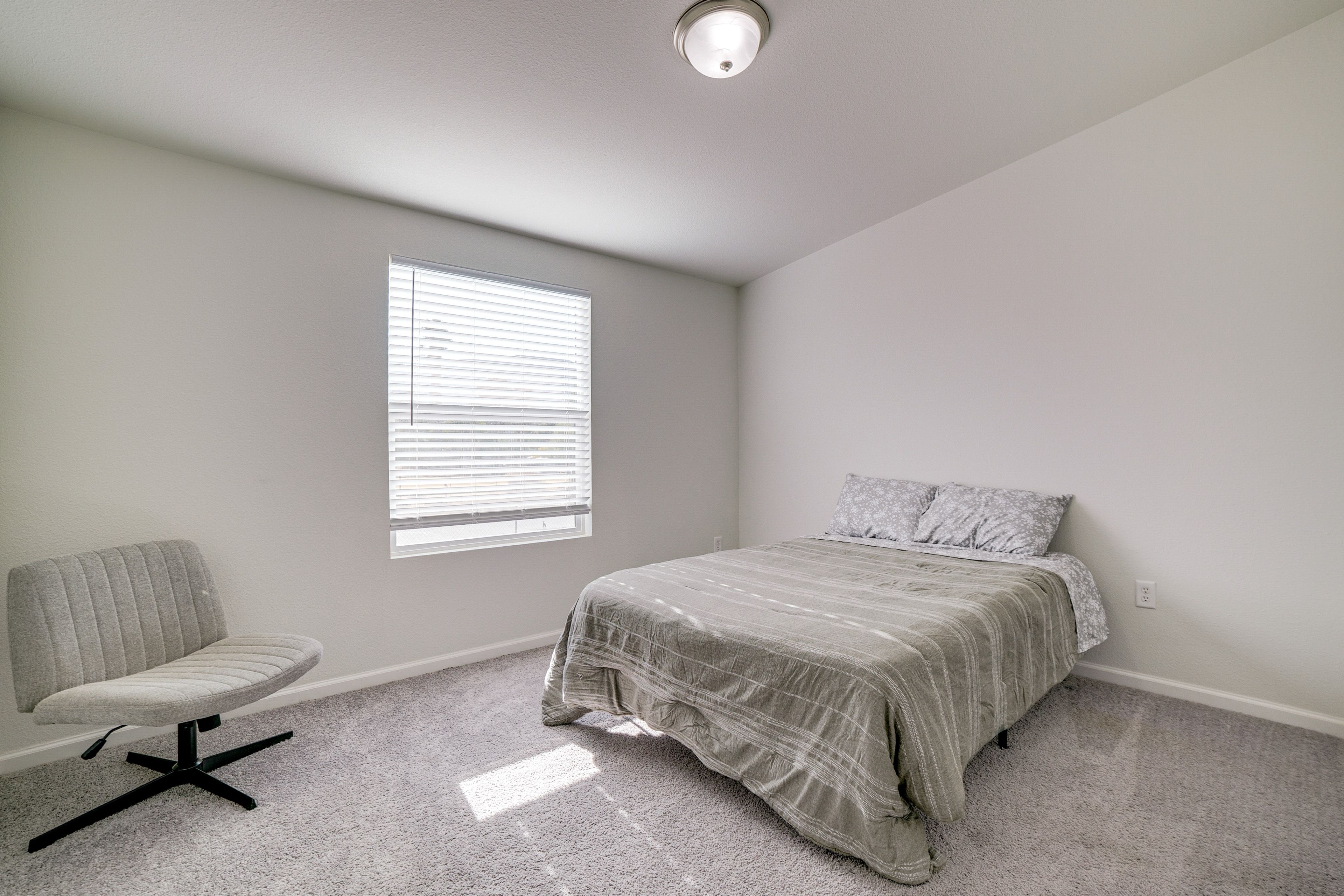 Bedroom 2 | Queen Bed