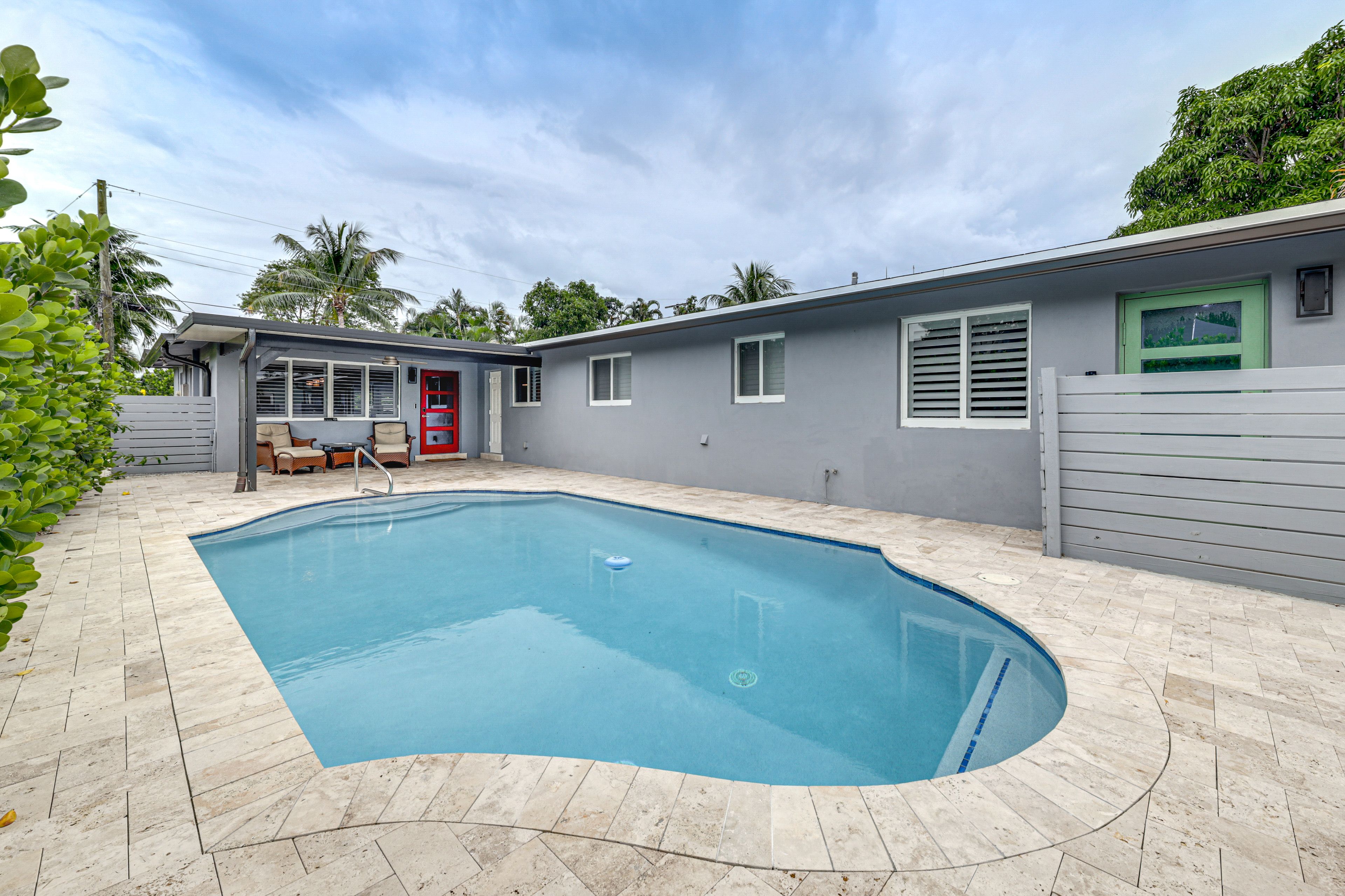 Wilton Manors Vacation Rental | 3BR | 2BA | 1,200 Sq Ft | Small Step to Enter