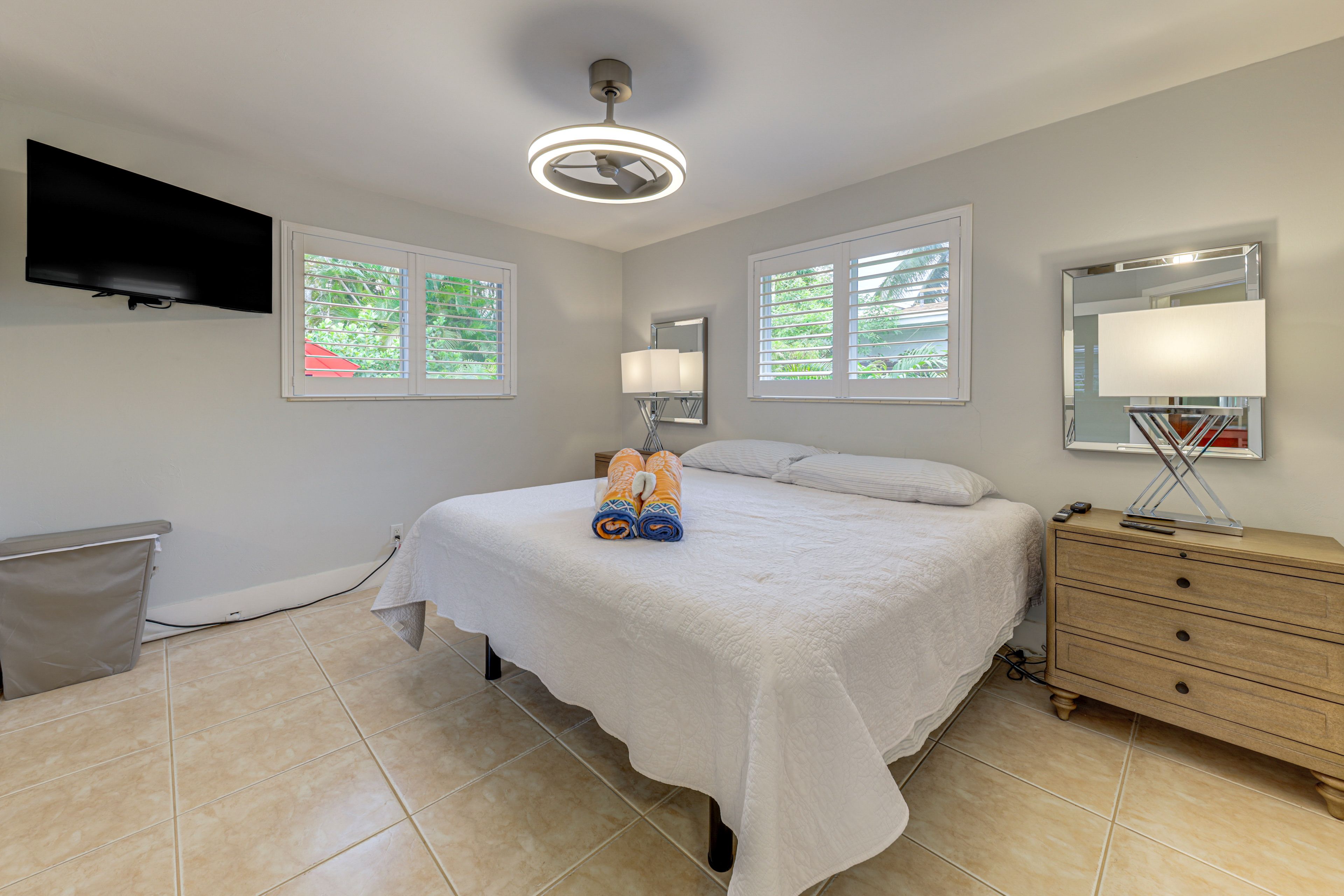 Bedroom 1 | King Bed