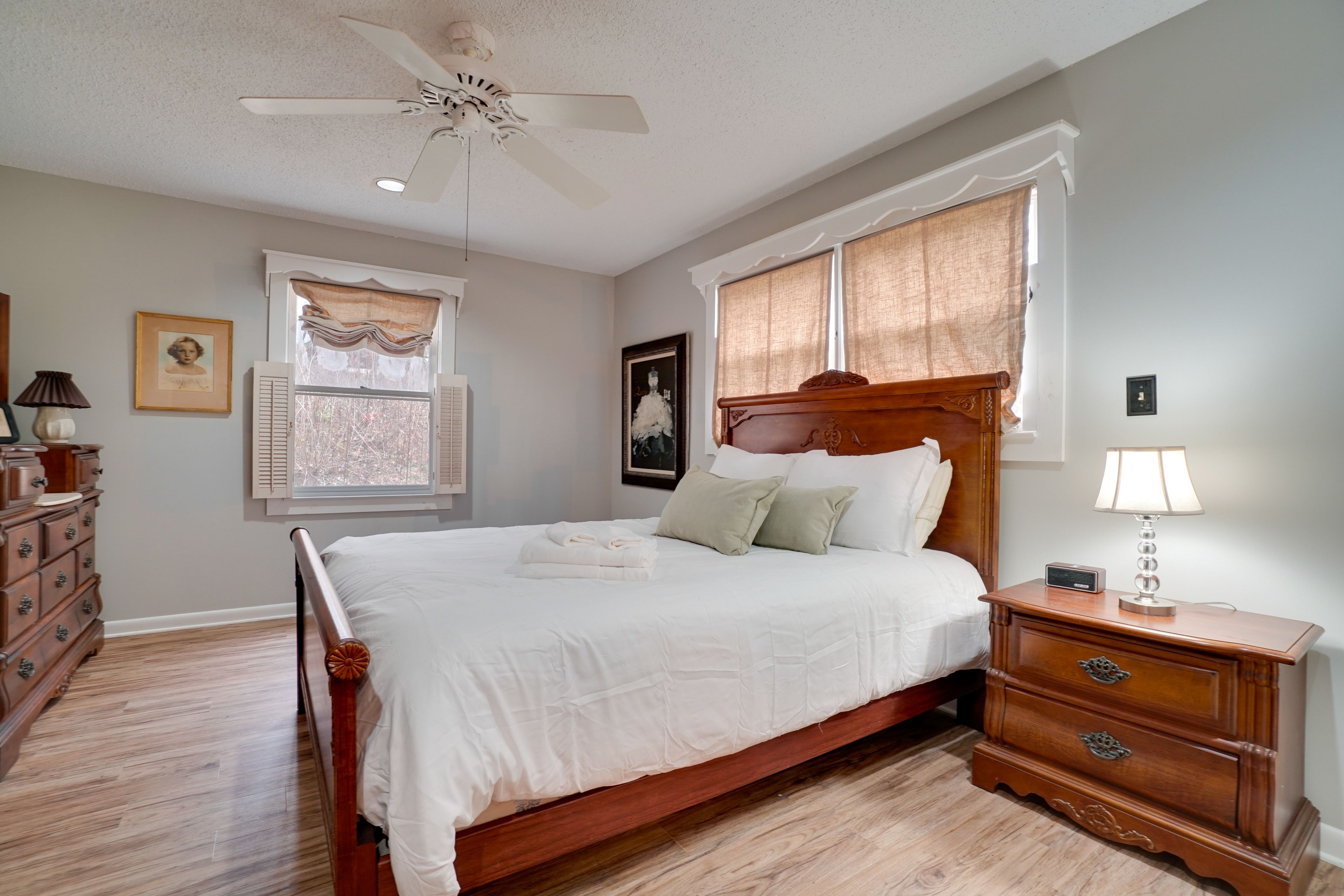 Bedroom 2 | 1st Floor | Queen Bed