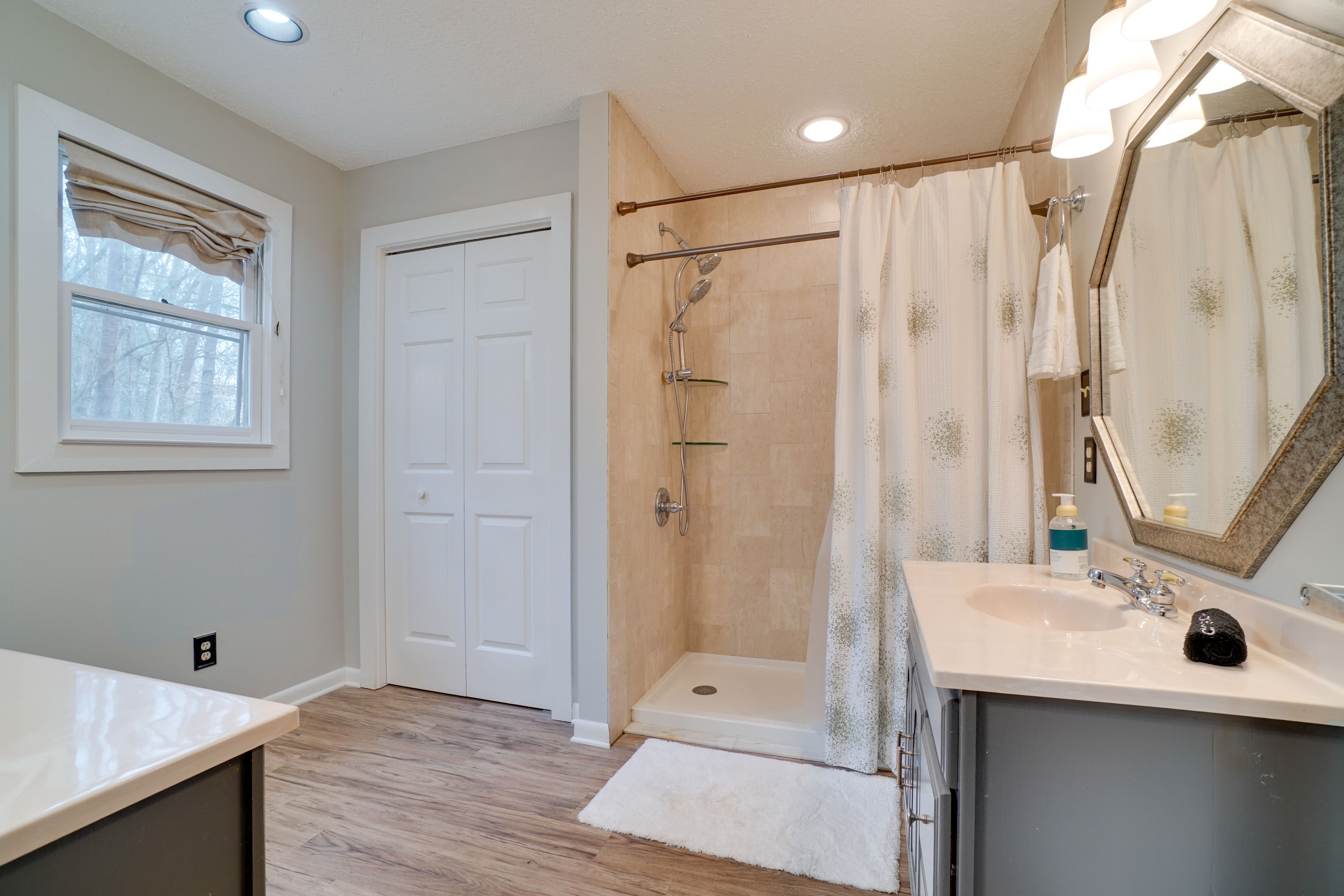 En-Suite Bathroom | 1st Floor