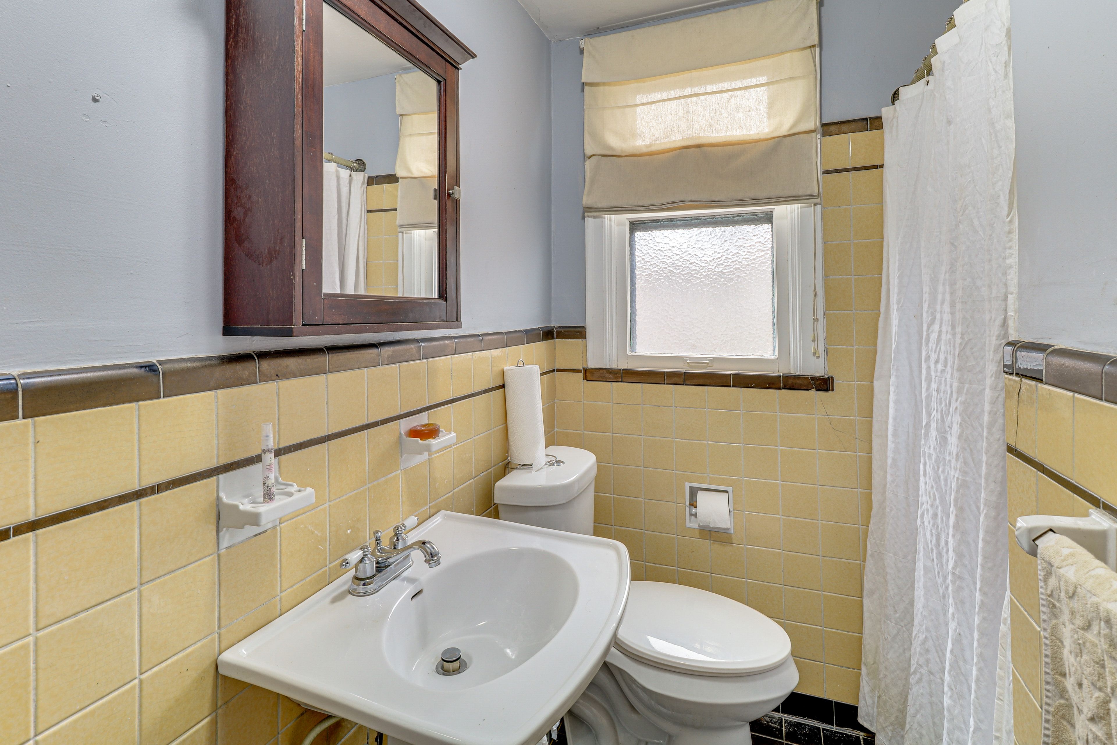 Full Bath | 1st Floor