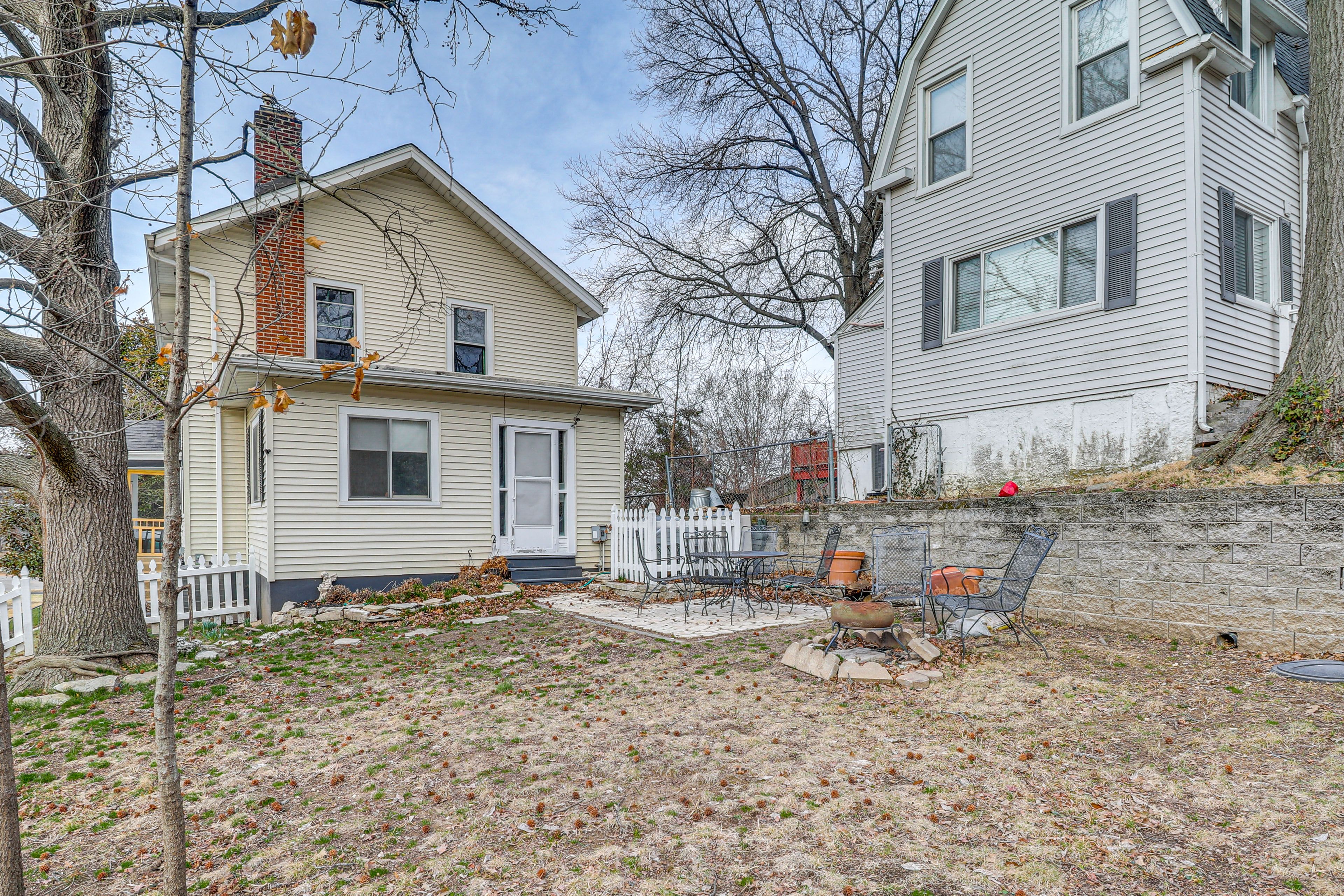 Fully Fenced Side Yard | Dining | Fire Pit