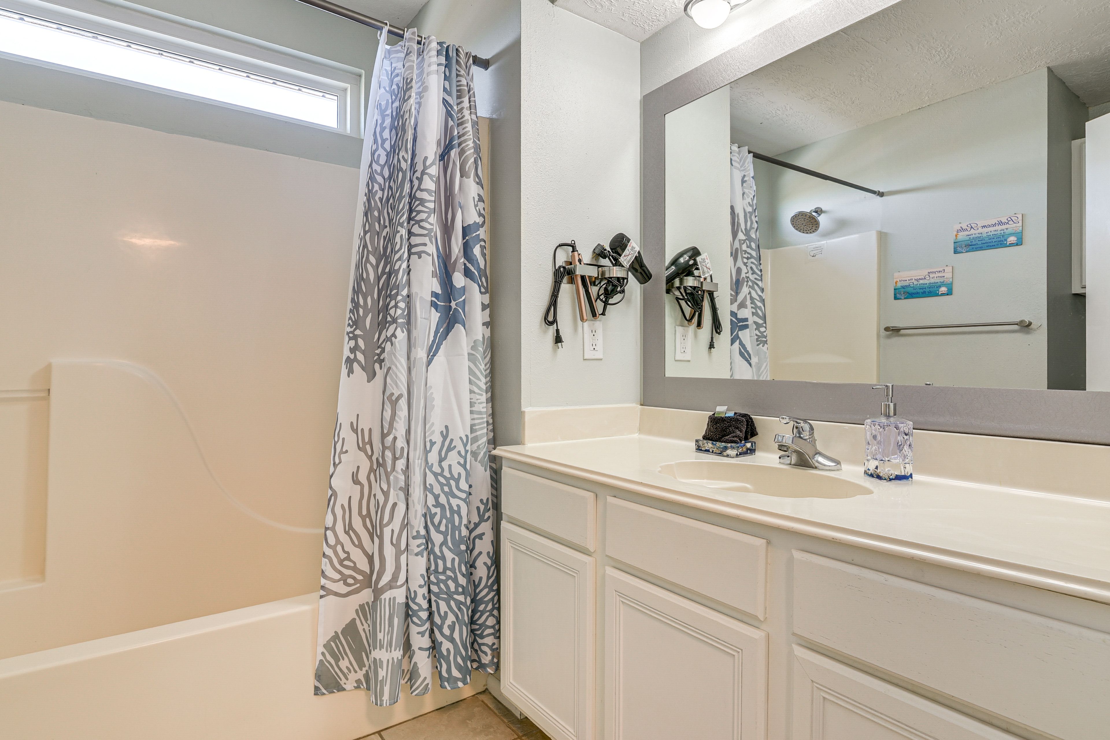 Full Bathroom | 1st Floor | Complimentary Toiletries | Towels Provided