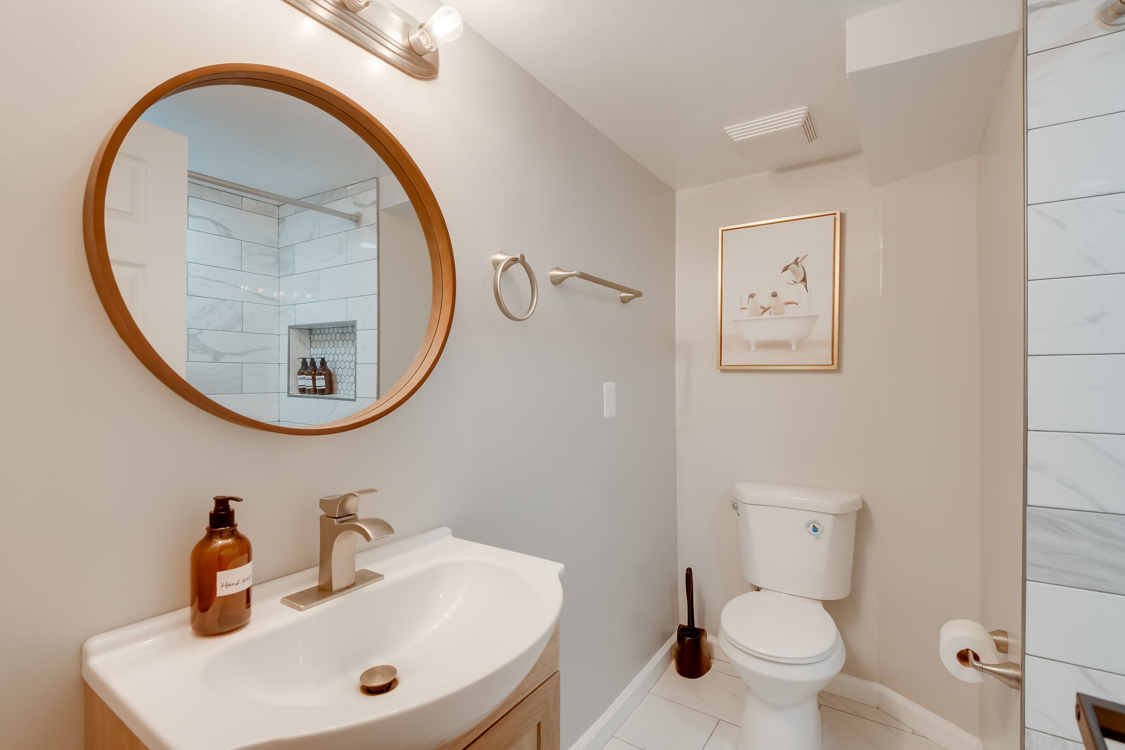 Bathroom | Bathtub/Shower | Towels Provided | Lower Level