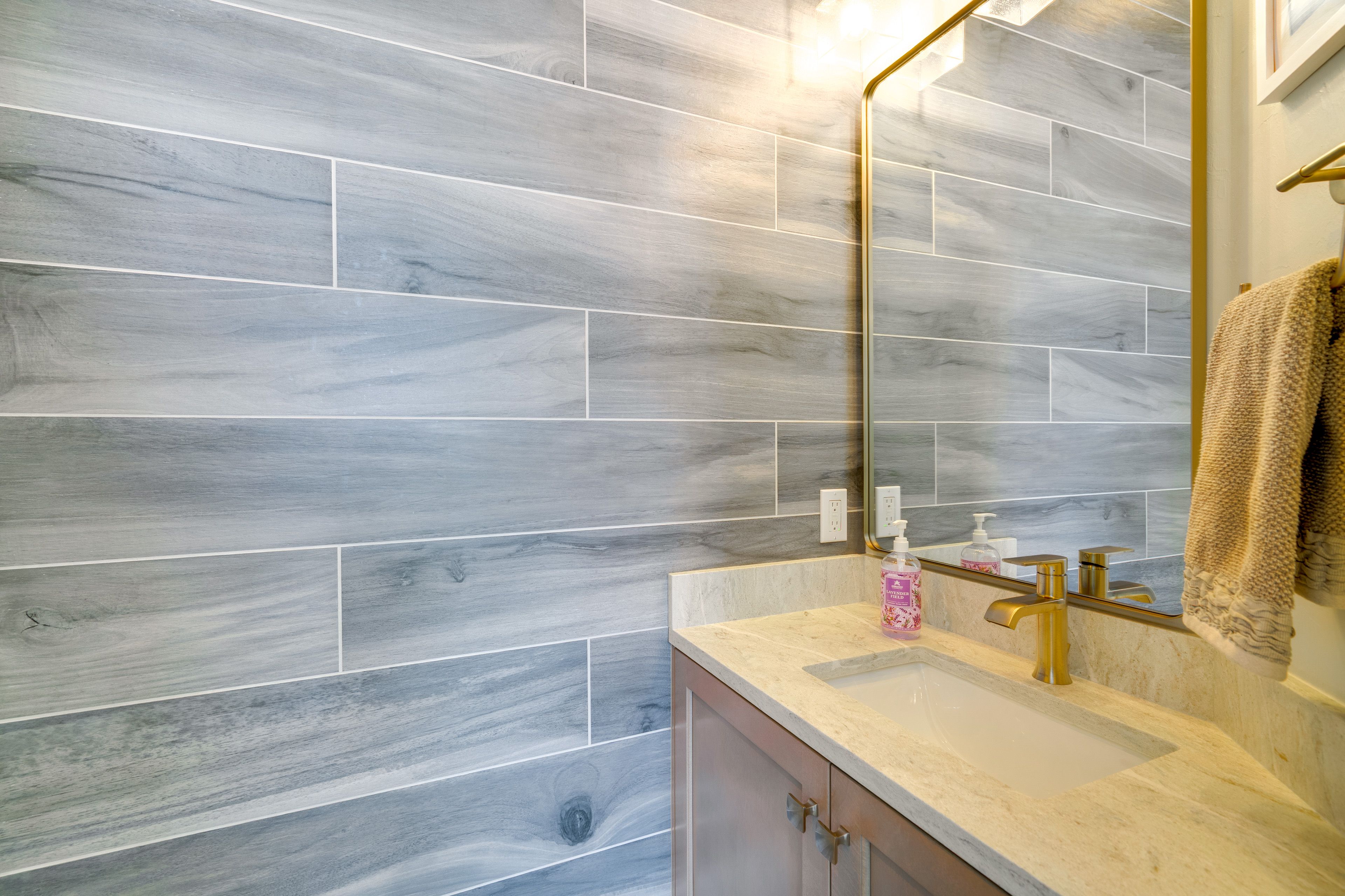 Half Bathroom | 2nd Floor