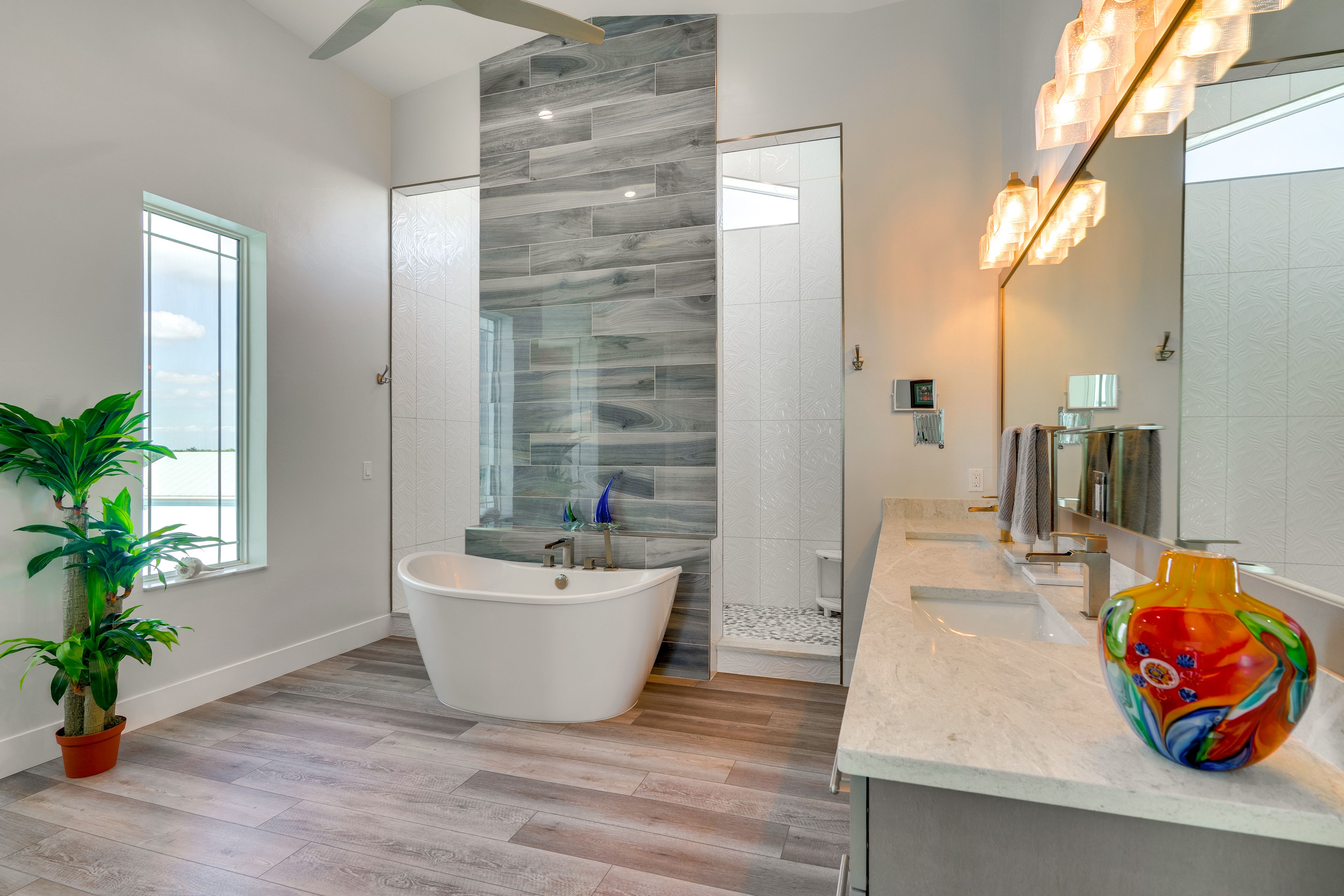 En-Suite Bathroom | 4th Floor | Towels Provided