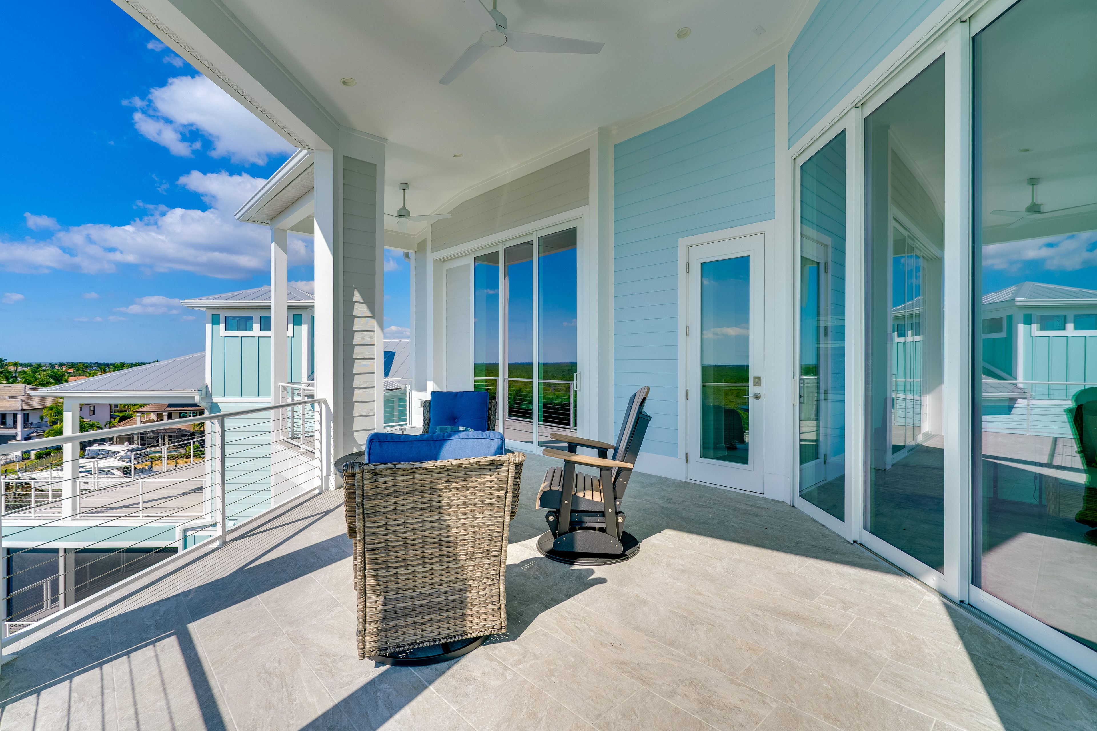 4th-Floor Deck | Fire Pit Table