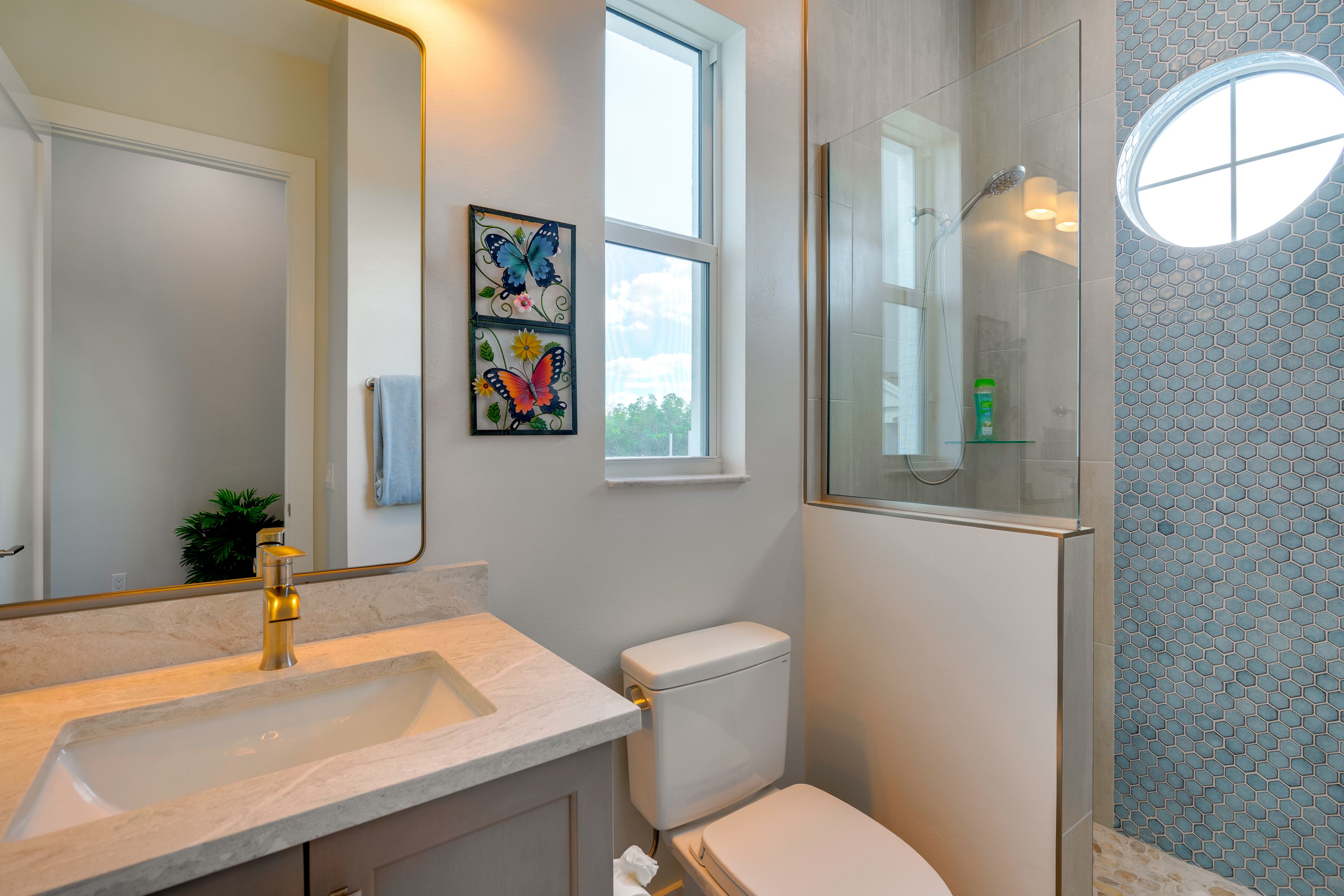 Full Bathroom | 1st Floor