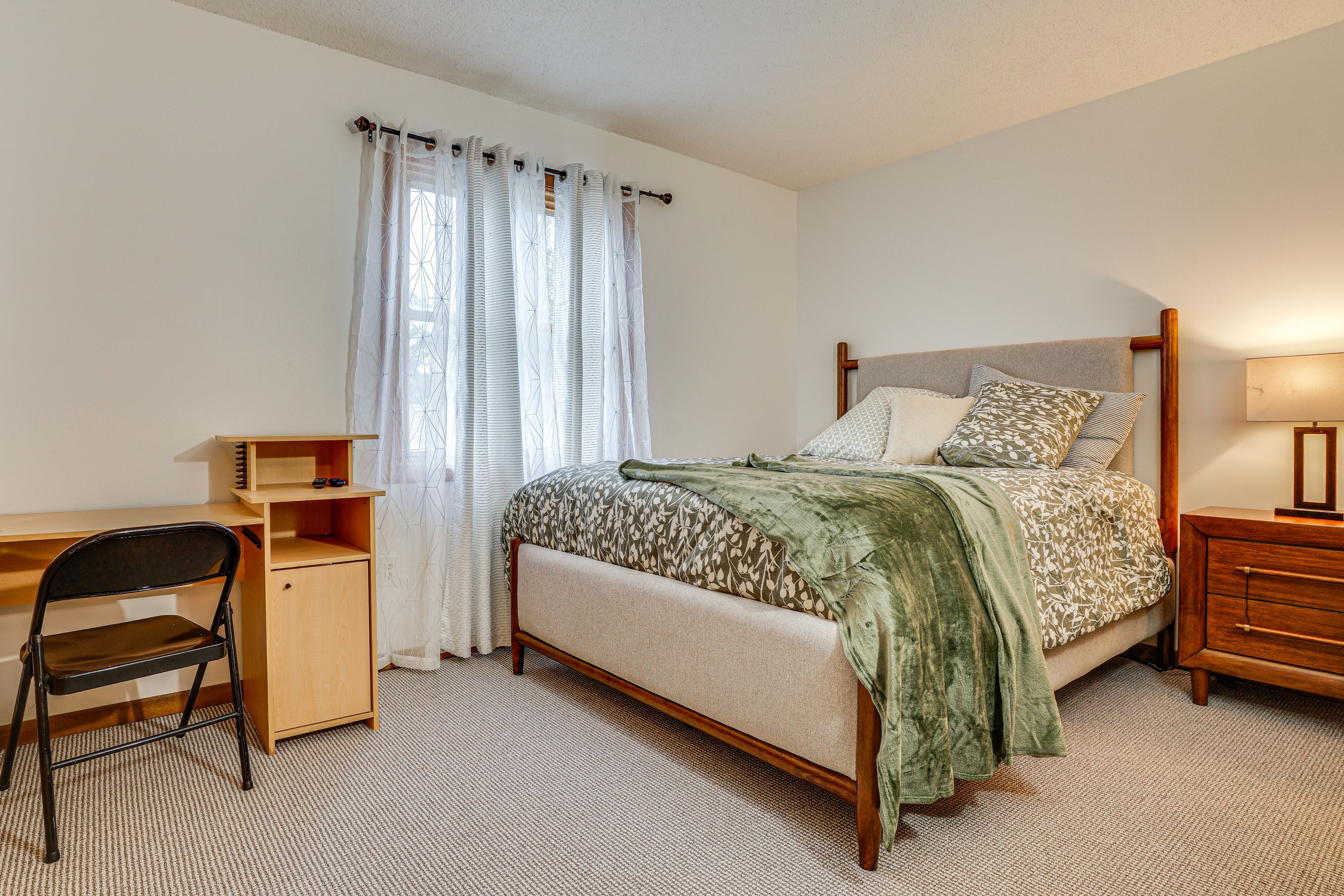 Bedroom 2 | Queen Bed | Laptop Workspace | 2nd Floor